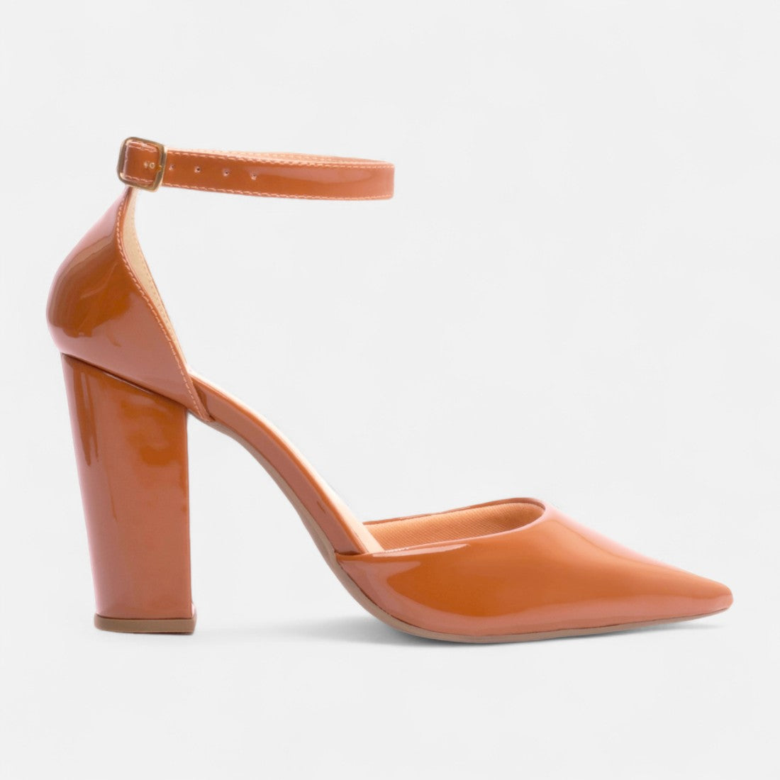 Scarpin Verniz Caramelo com Fivela Dourada