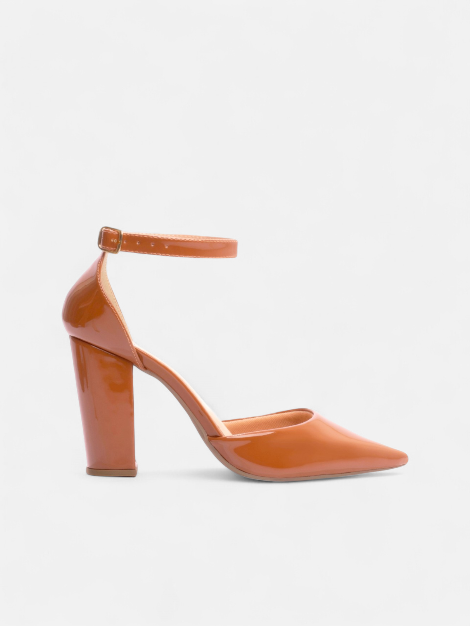 Scarpin Verniz Caramelo com Fivela Dourada