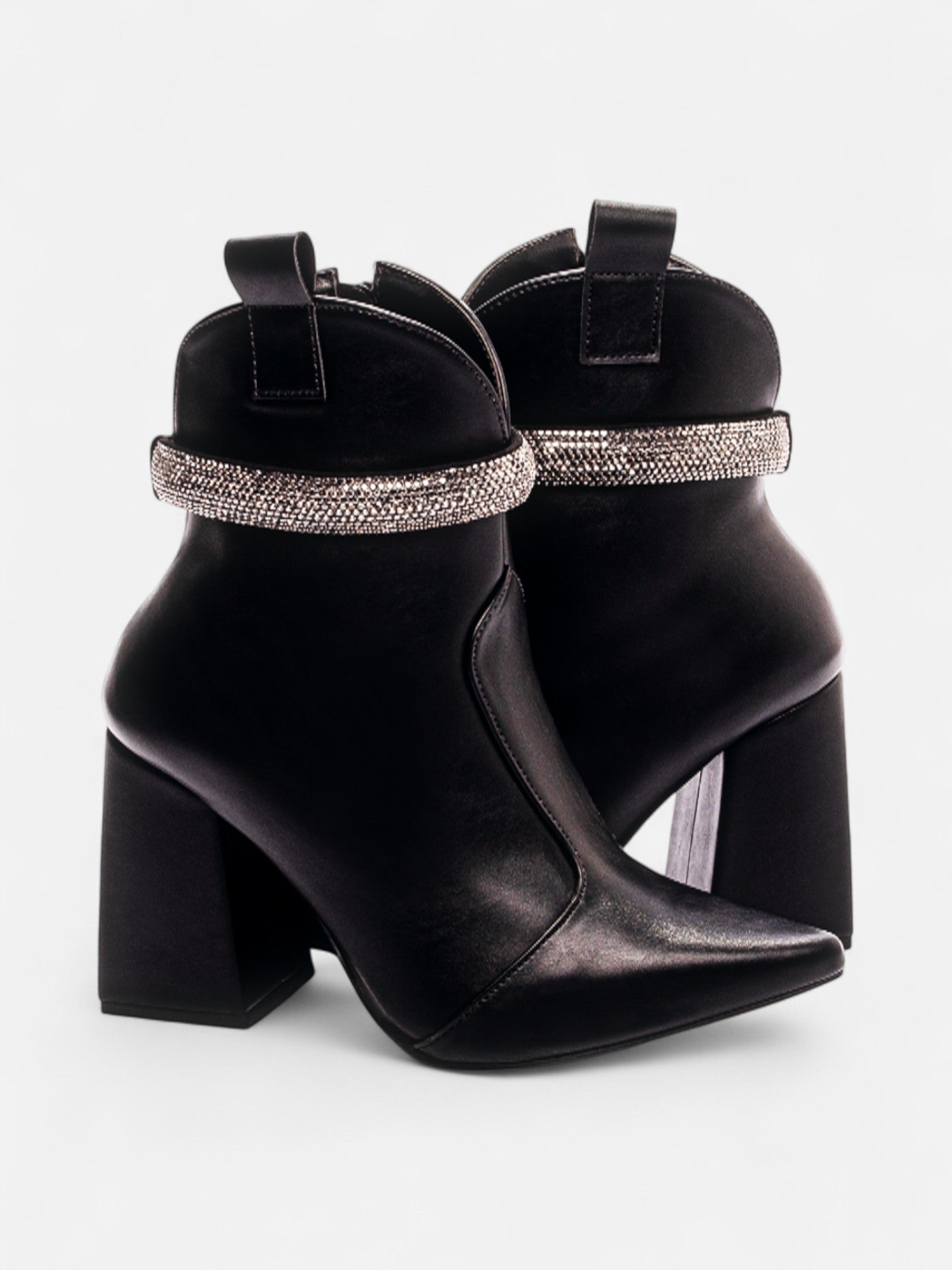 Bota Bico Fino Cano Médio Detalhe Strass