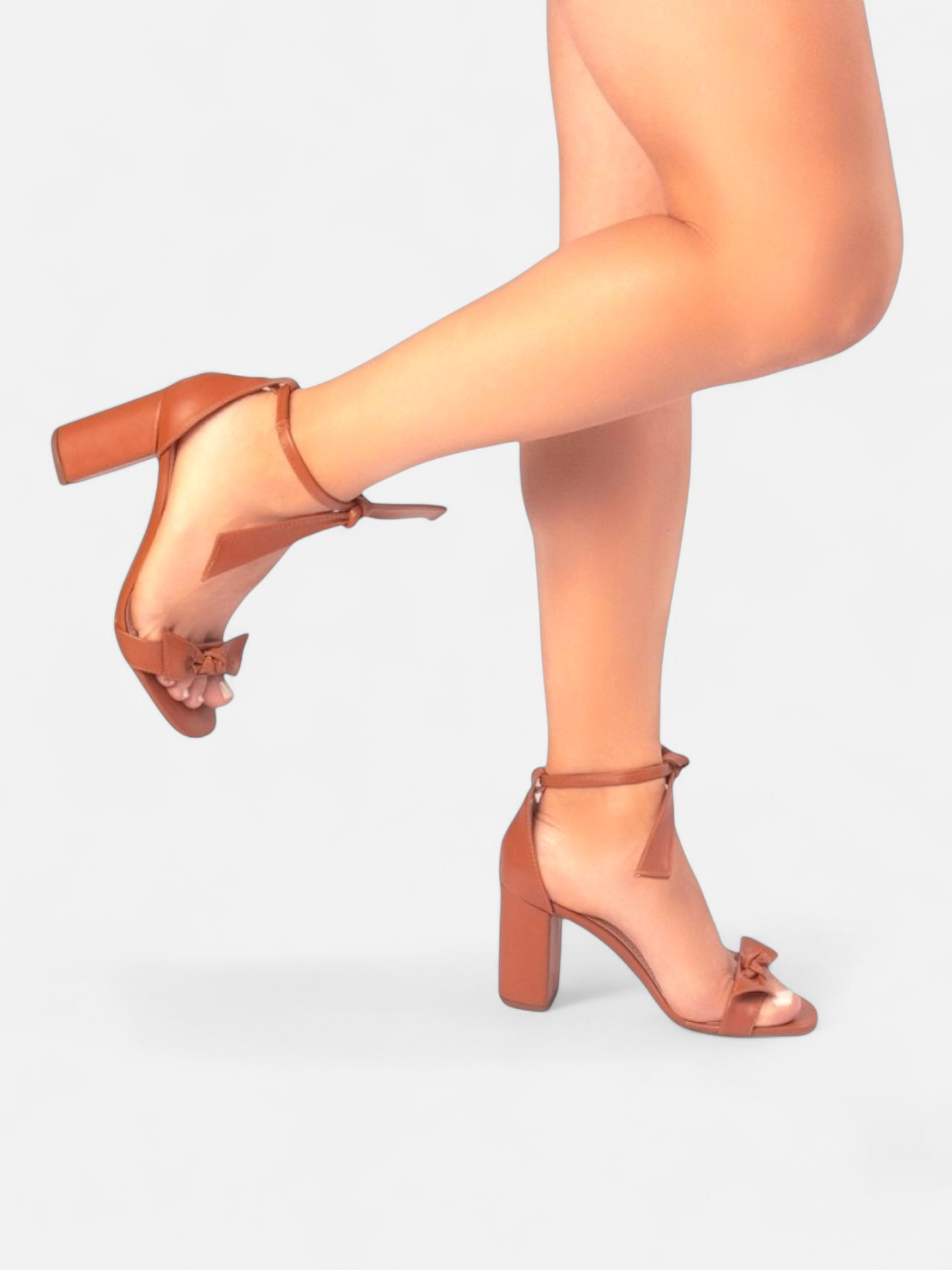Sandália Salto Grosso Laços Napa Caramelo