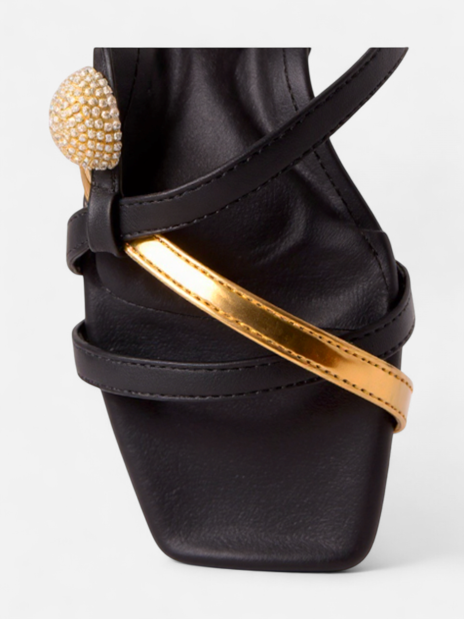 Sandália Napa Preto com Strass Cristal e Salto Grosso