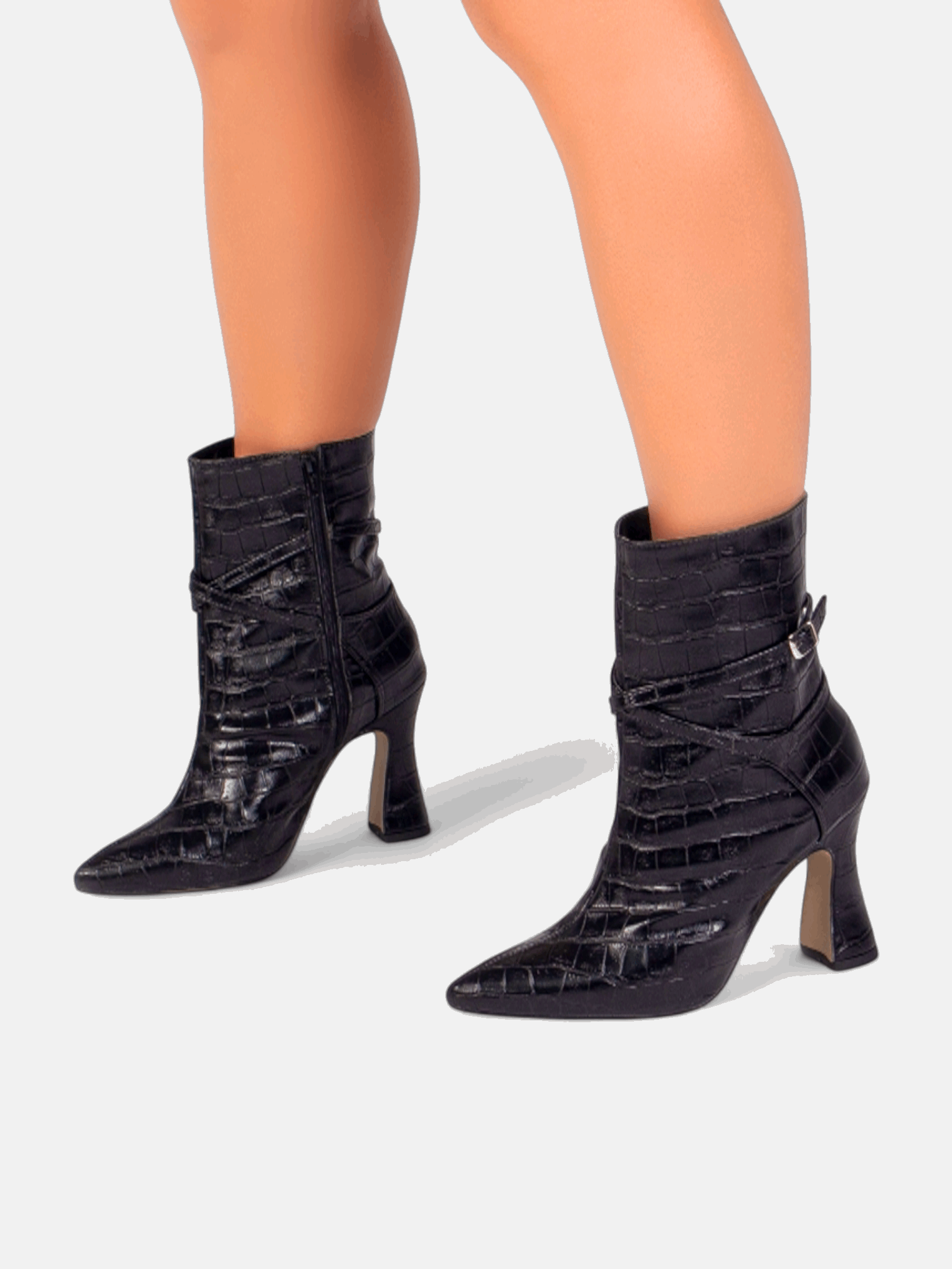 Bota Salto Grosso Cano Médio Bico Fino Croco Com Fivela