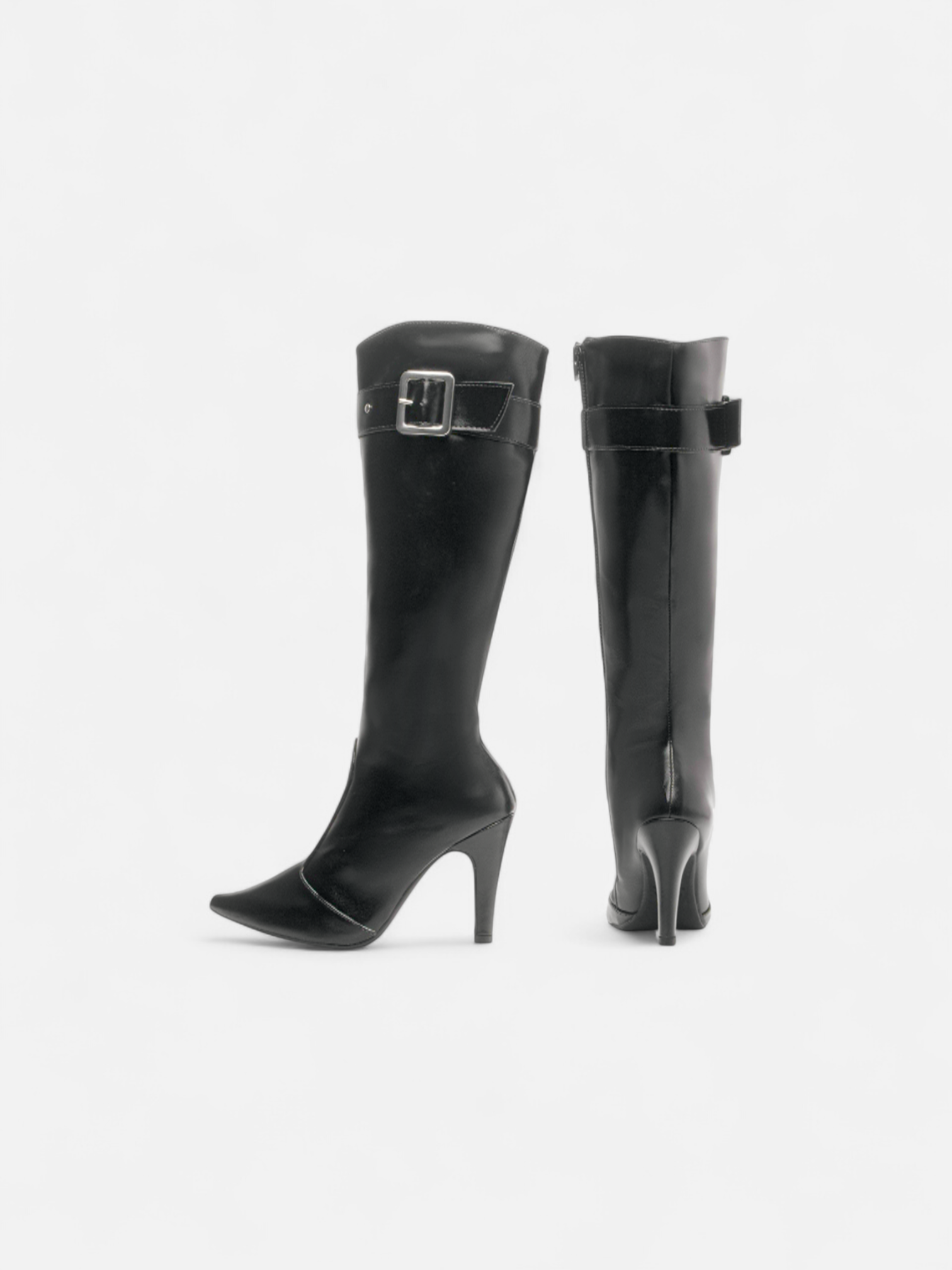 Bota Bico Fino Detalhe Fivelas