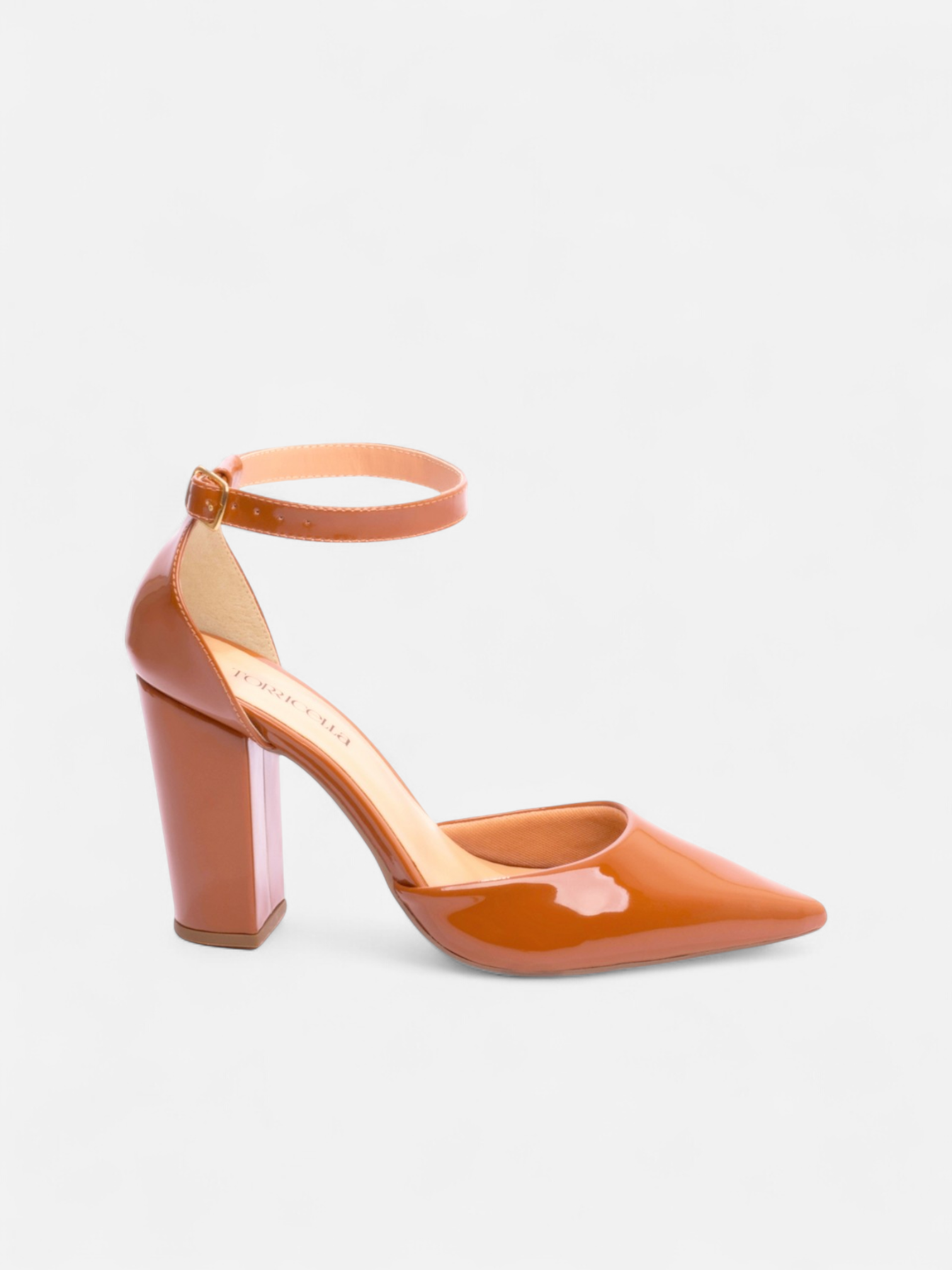 Scarpin Verniz Caramelo com Fivela Dourada