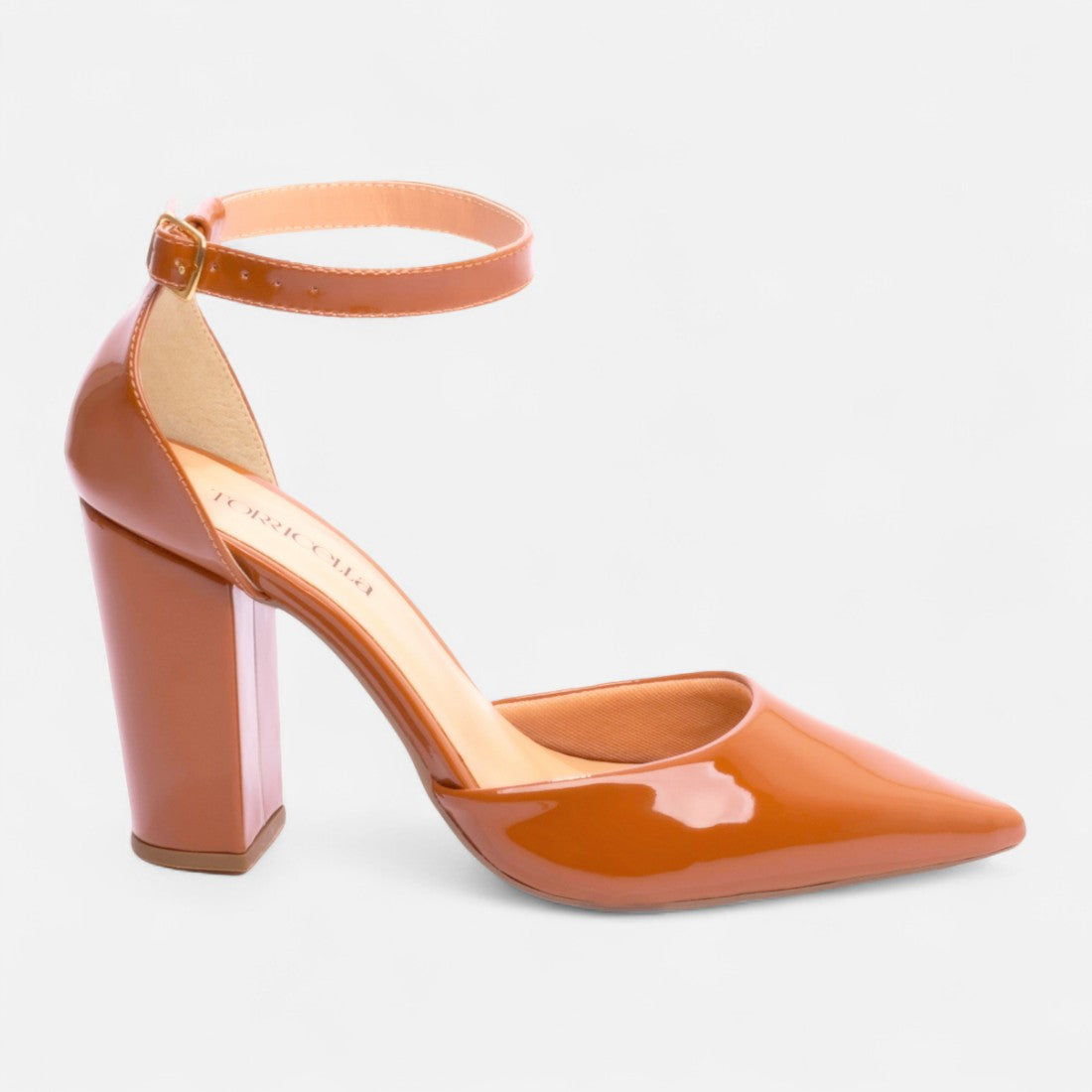Scarpin Verniz Caramelo com Fivela Dourada