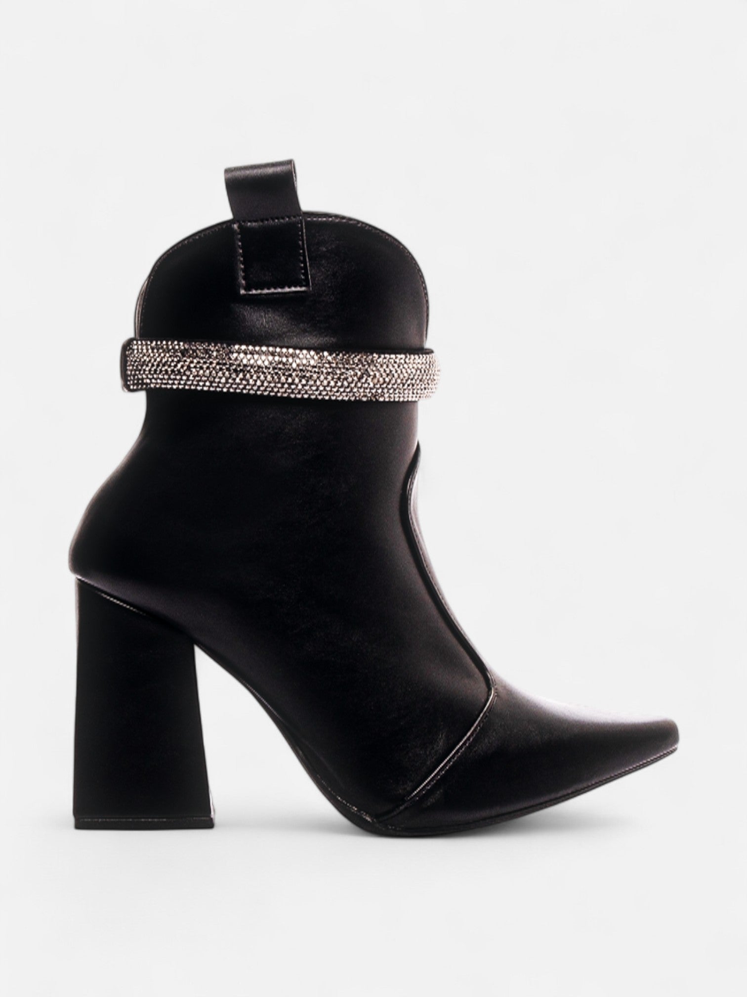 Bota Bico Fino Cano Médio Detalhe Strass