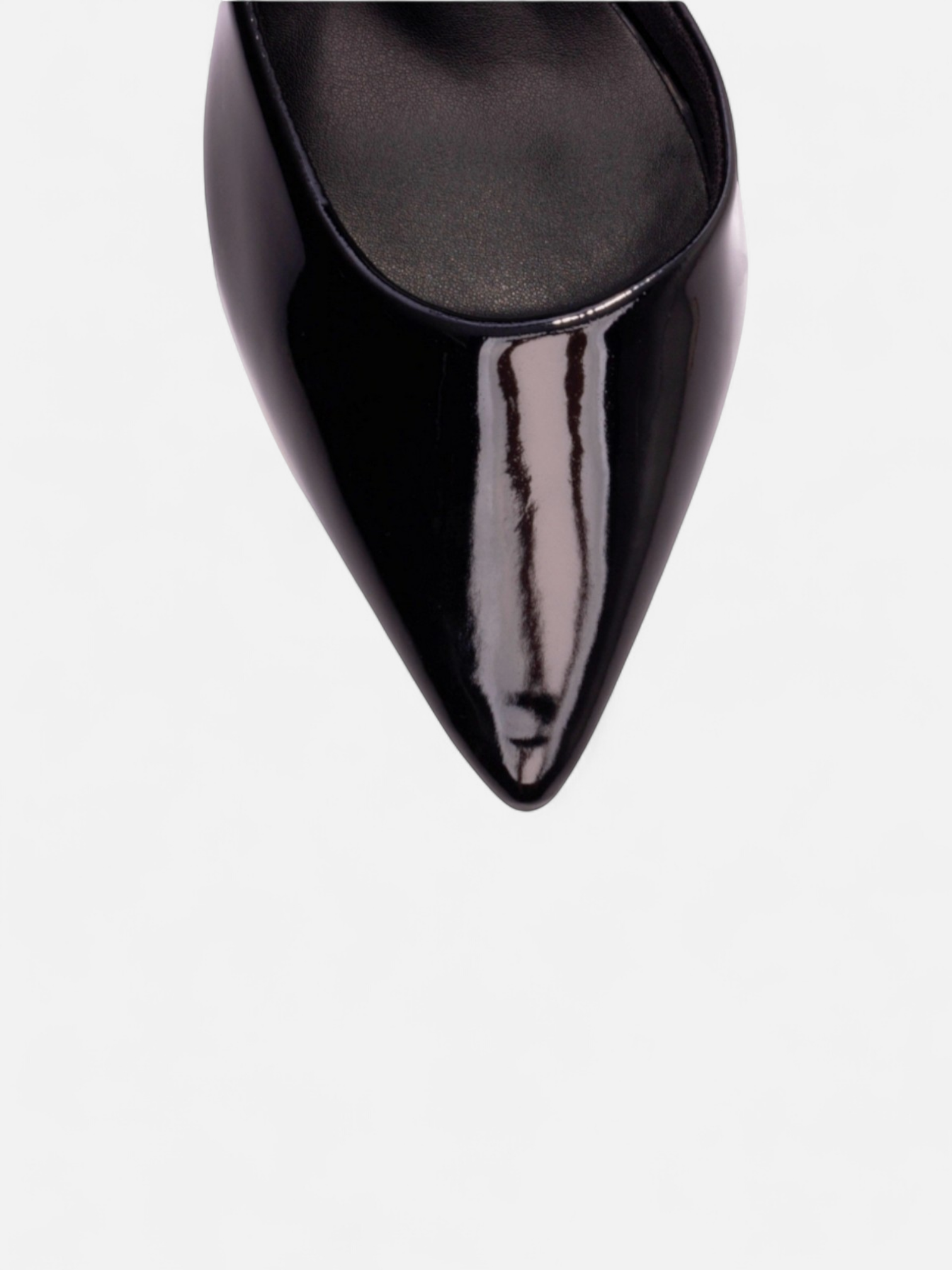 Scarpin Verniz Caramelo com Fivela Dourada