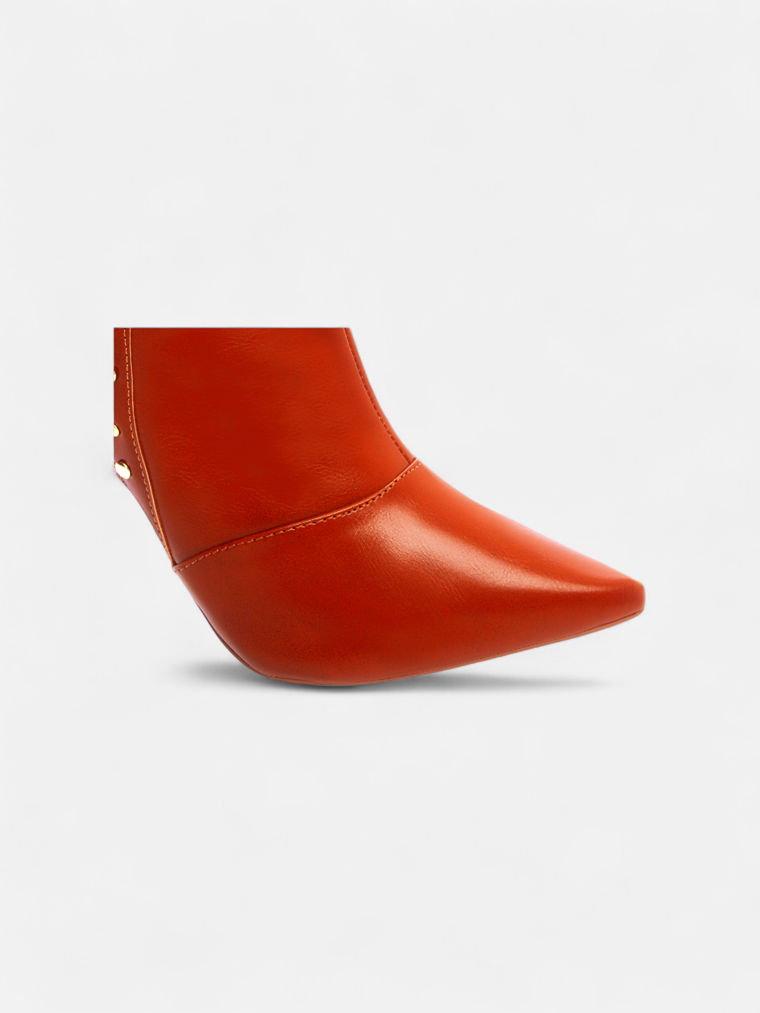 Bota Bico Fino Cano Médio Fivelas