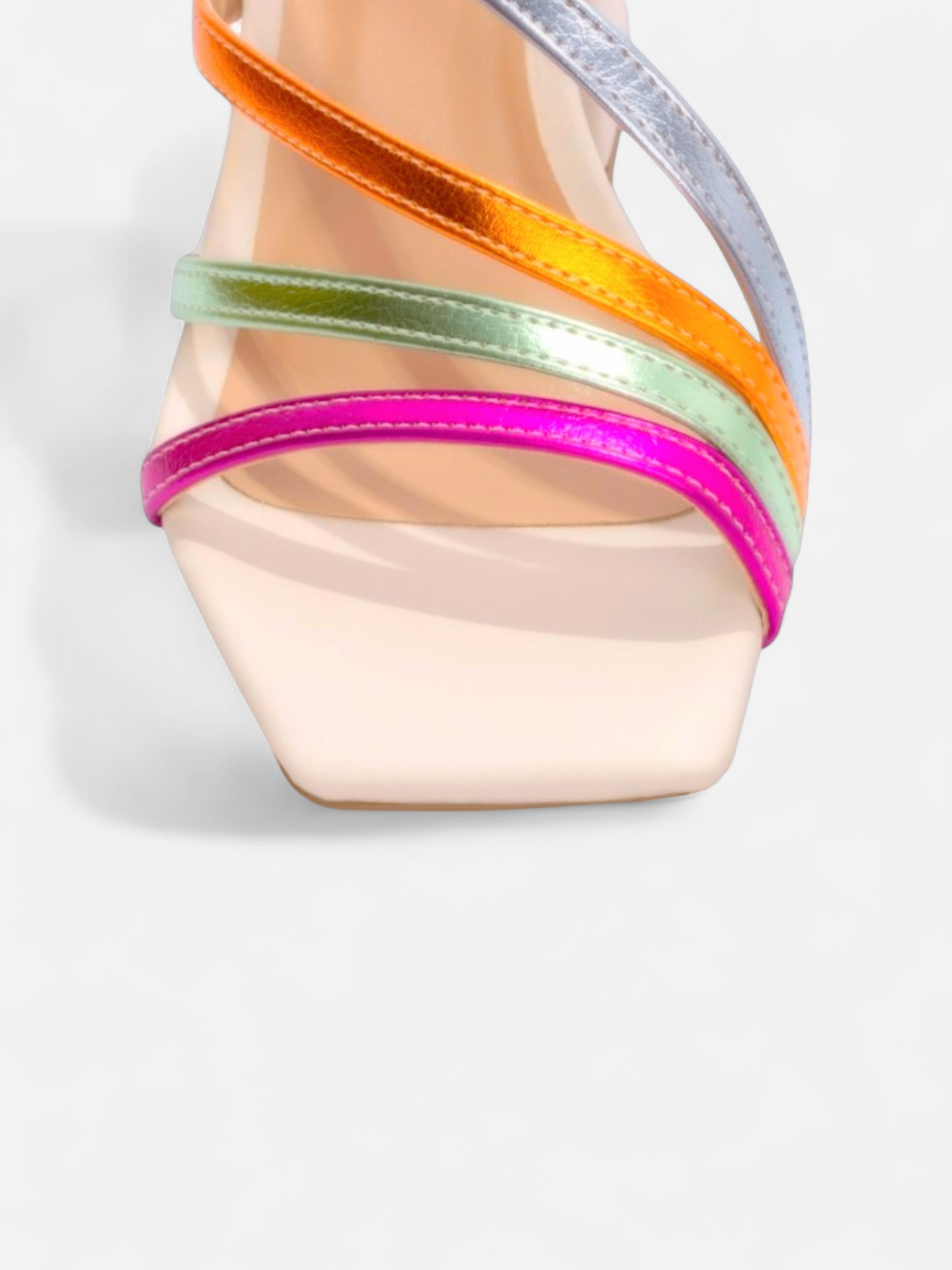 Sandália Salto Grosso Bloco com Tiras Finas Metalizado