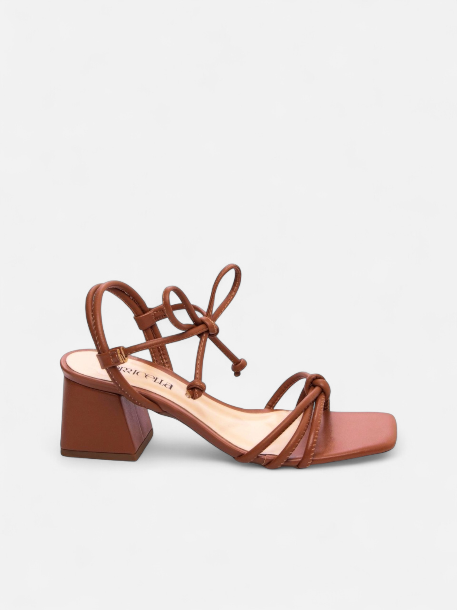 Sandália Salto Grosso Bloco com Cordão Off White e Tiras Coloridas