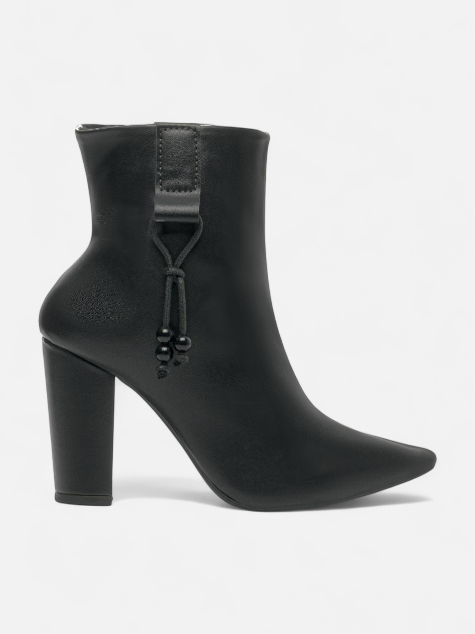 Bota Cano Curto Salto Bloco Detalhe Cordão