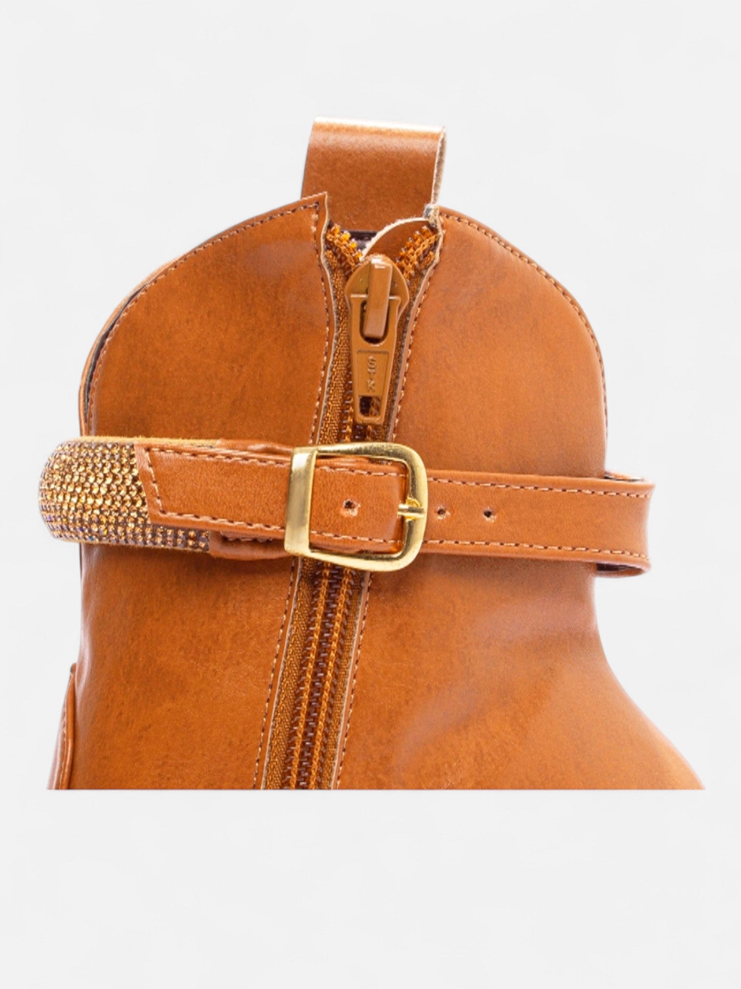 Bota Bico Fino Cano Médio Detalhe Strass
