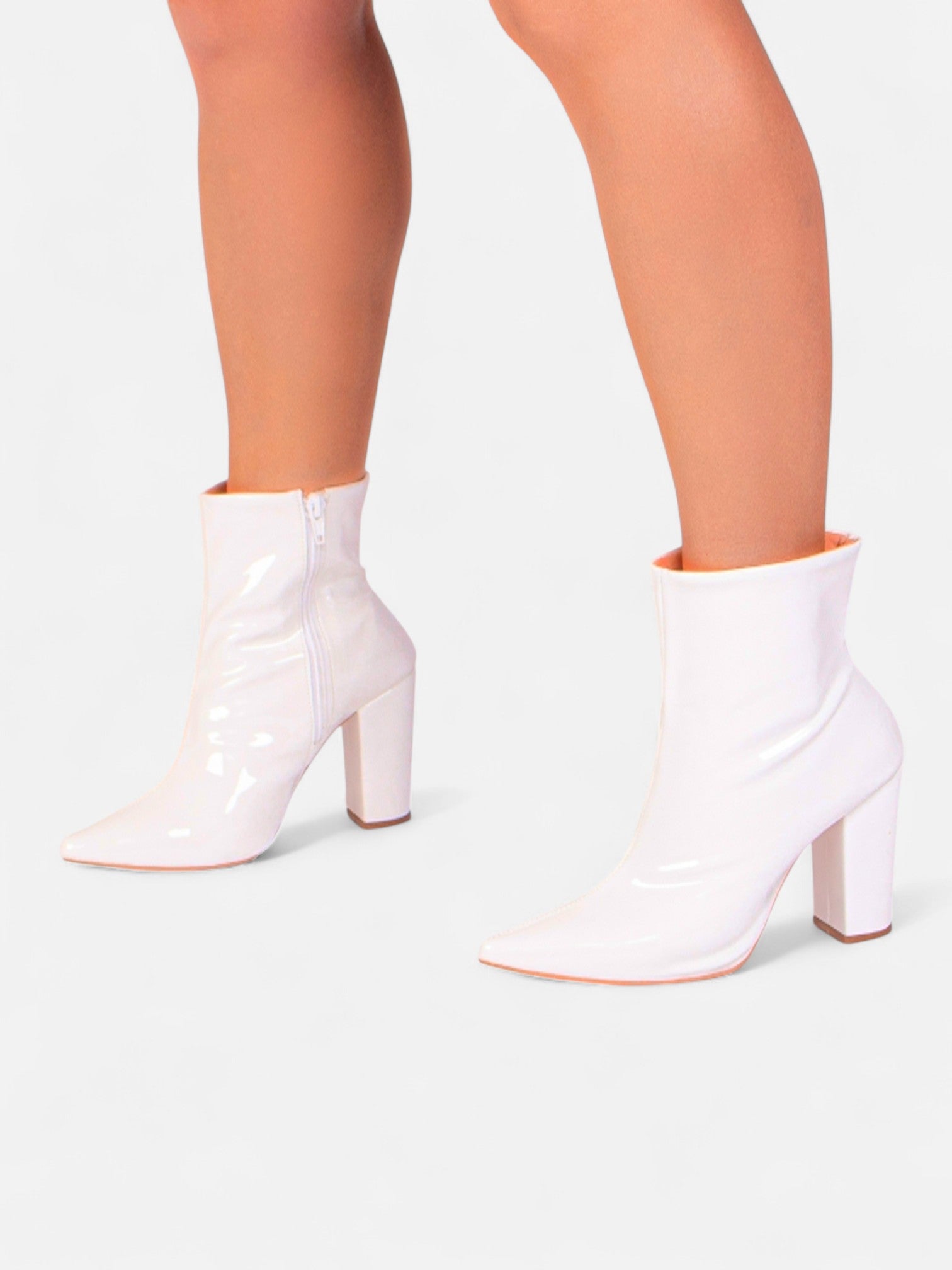 Bota Verniz Cano Curto Salto Bloco