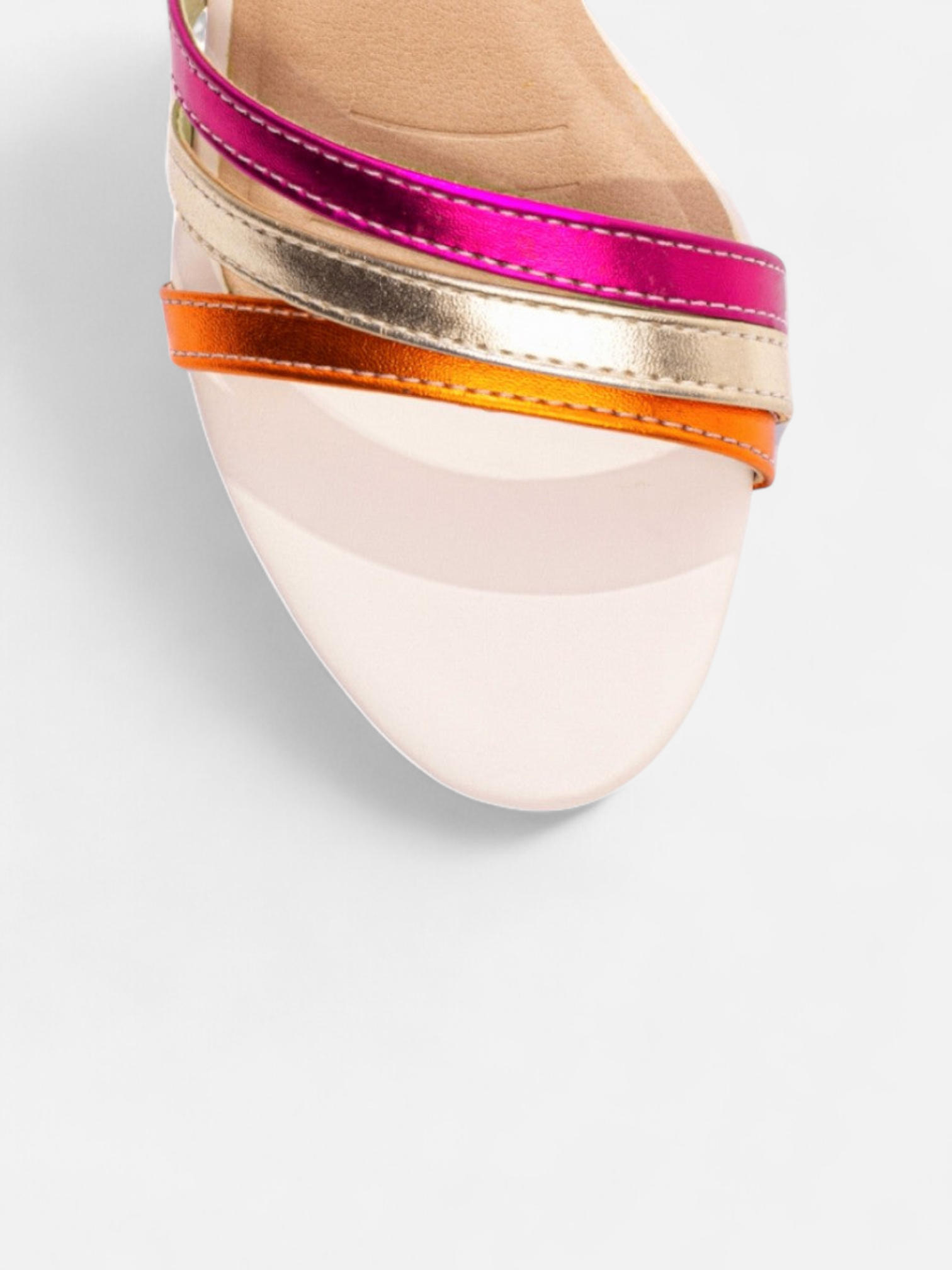 Sandália Salto Grosso Bloco Metalizado com Fivela Multicolorida Ajustável