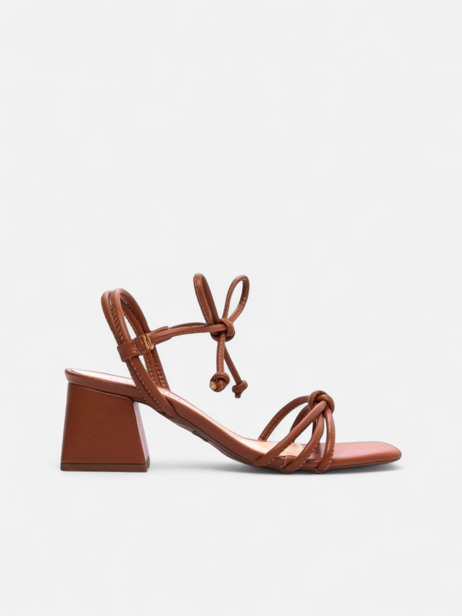 Sandália Salto Grosso Bloco com Cordão Off White e Tiras Coloridas