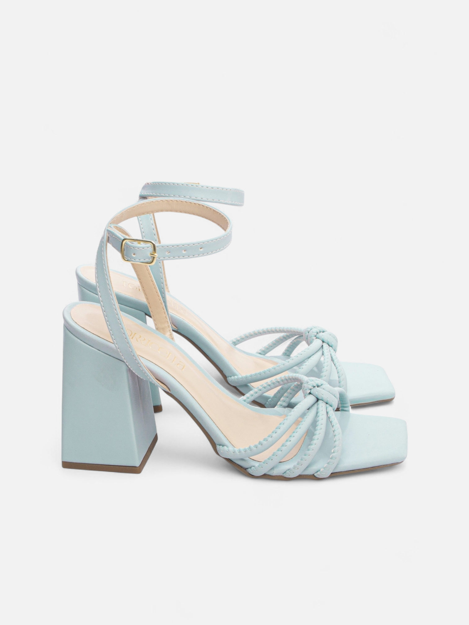 Sandália Salto Grosso Bloco com Fivela Dourada e Tiras Torcidas