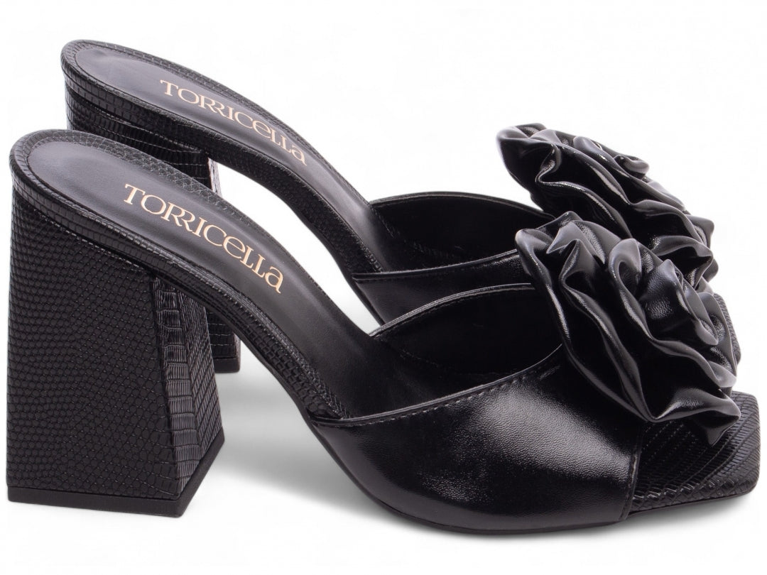 Tamanco Salto Grosso Bloco com Flor em Napa e Detalhes Lezard