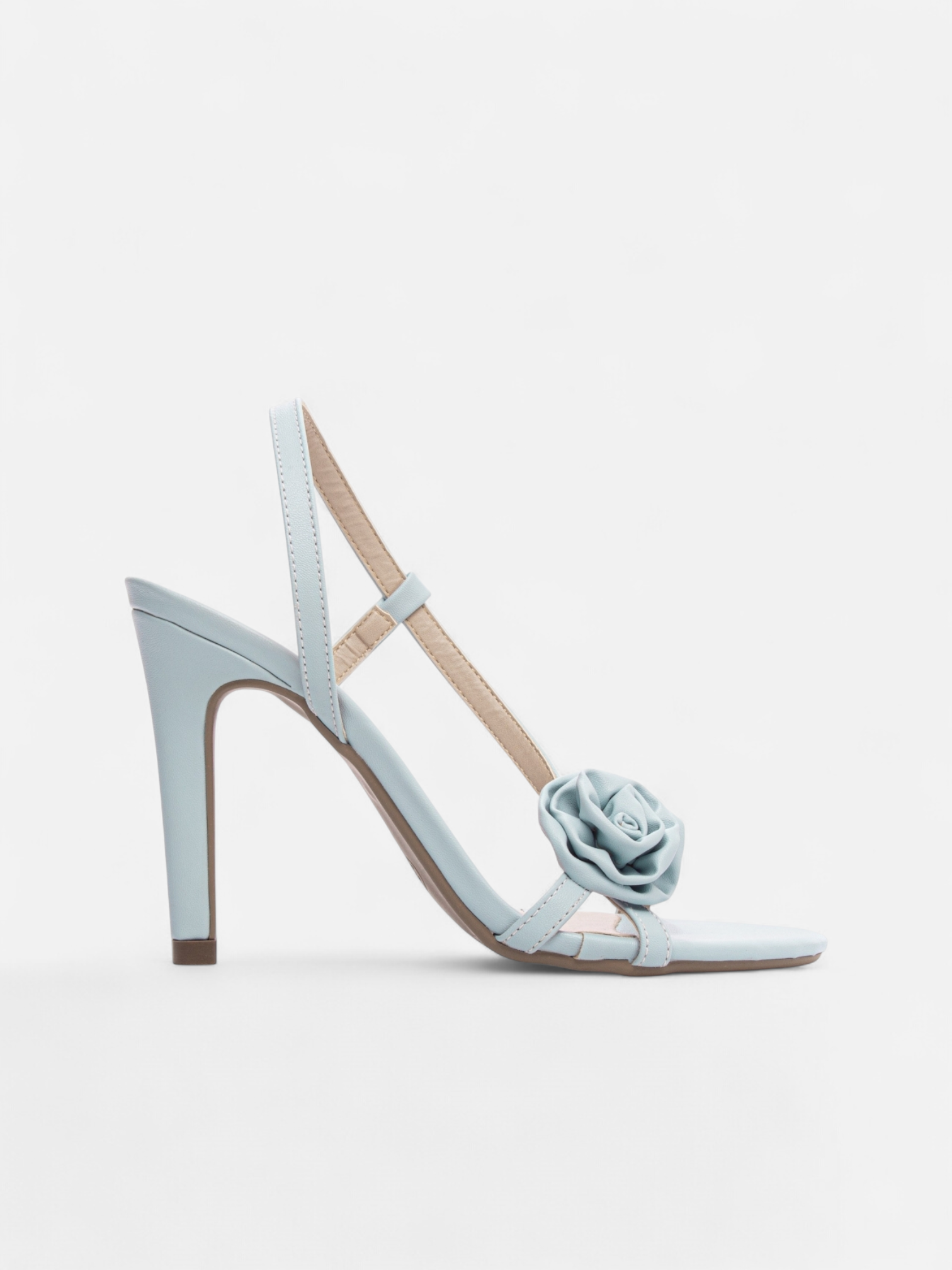 Sandália Salto Fino com Flor Aplicada em Napa Elegante
