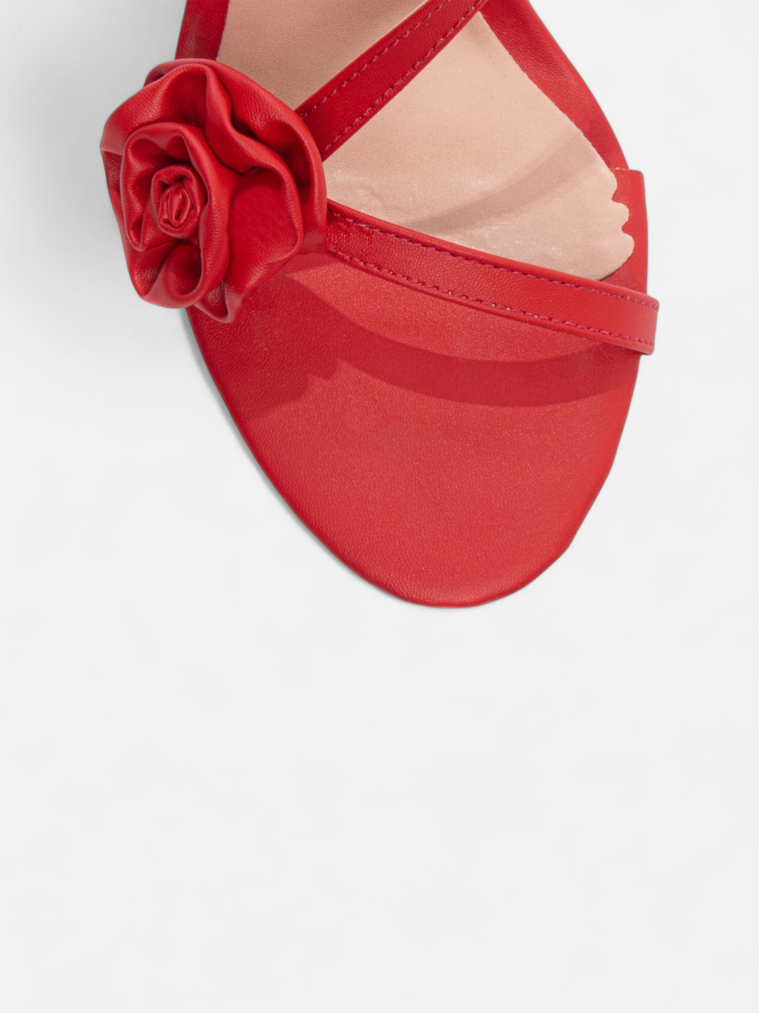 Sandália Salto Fino com Flor Aplicada em Napa Elegante
