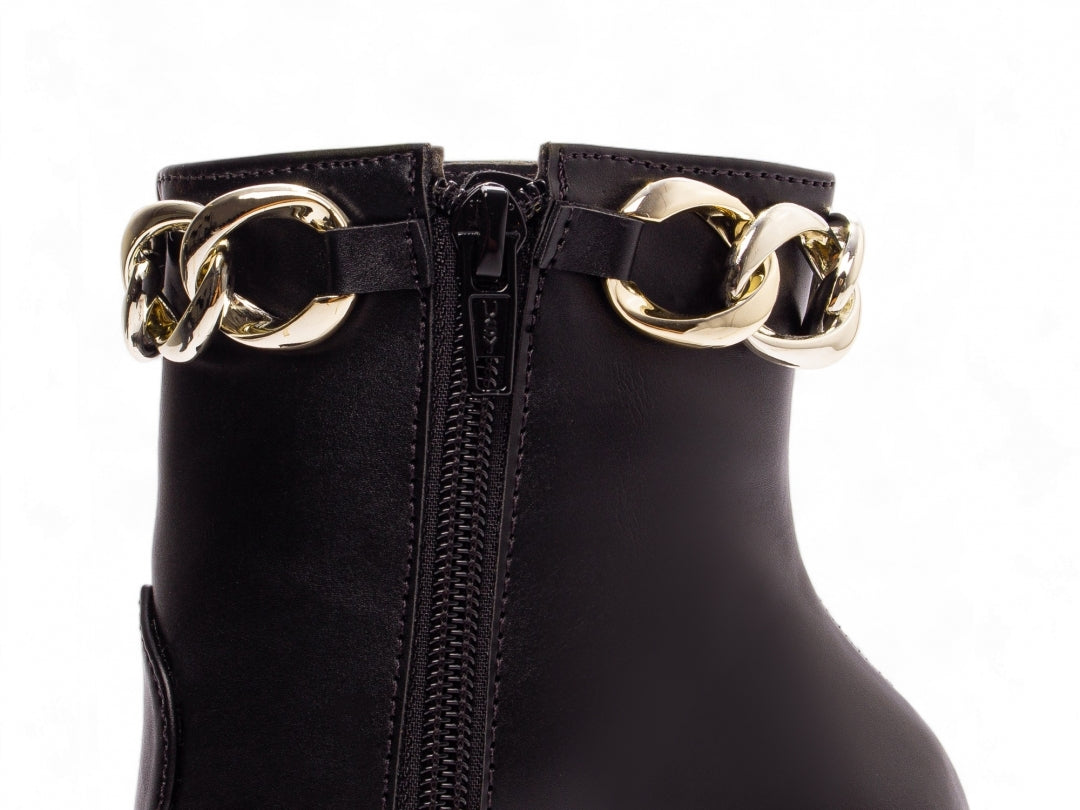 Bota Bico Fino Cano Médio e Pulseira com Corrente