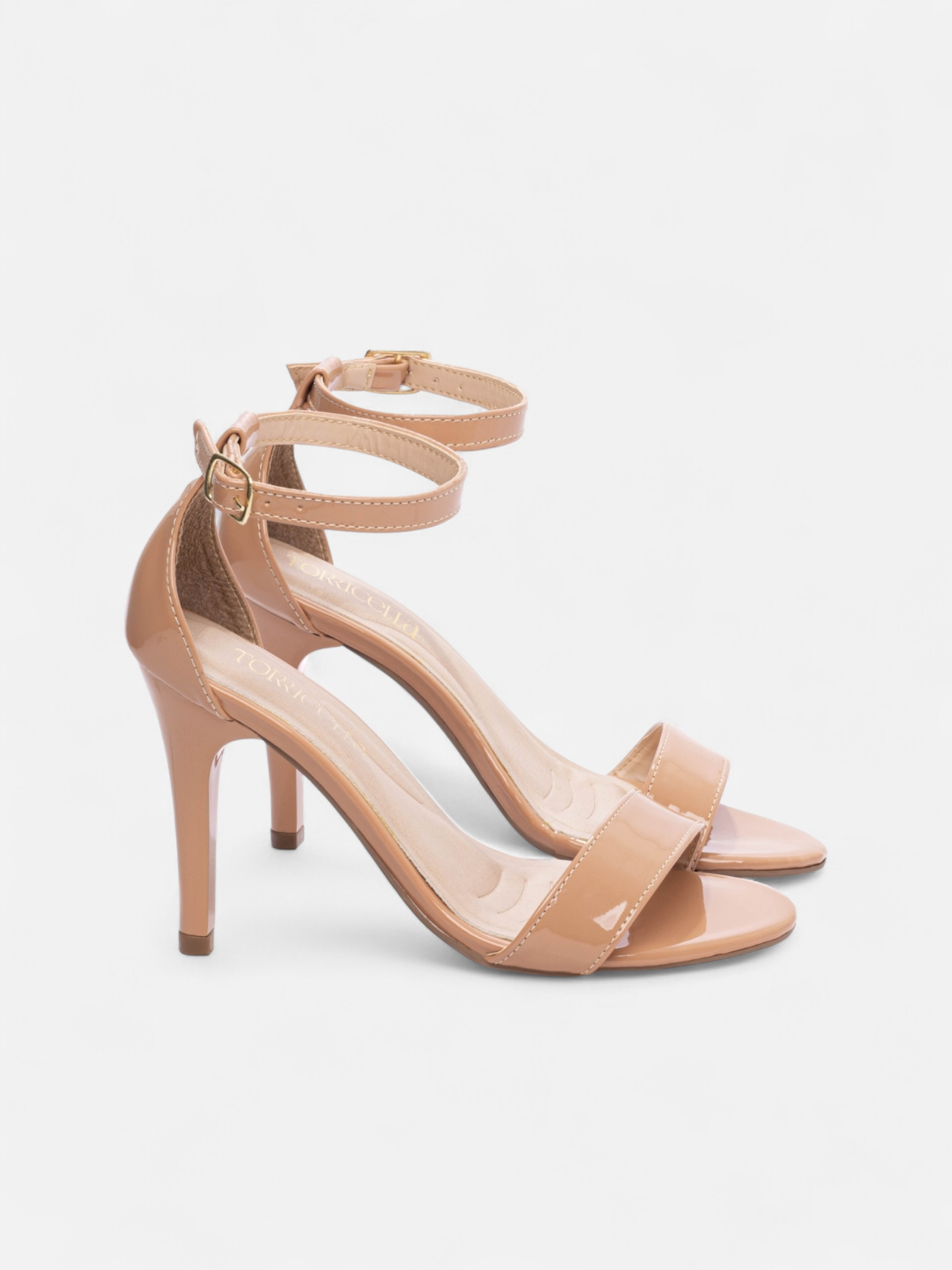 Sandália Salto Fino em Verniz com Fivela Dourada Ajustável