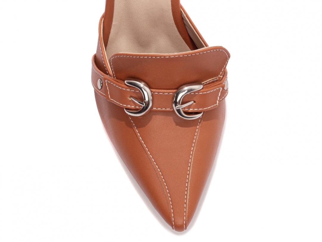 Scarpin Mule Caramelo com Fivela Dourada desconto de outono - carminito