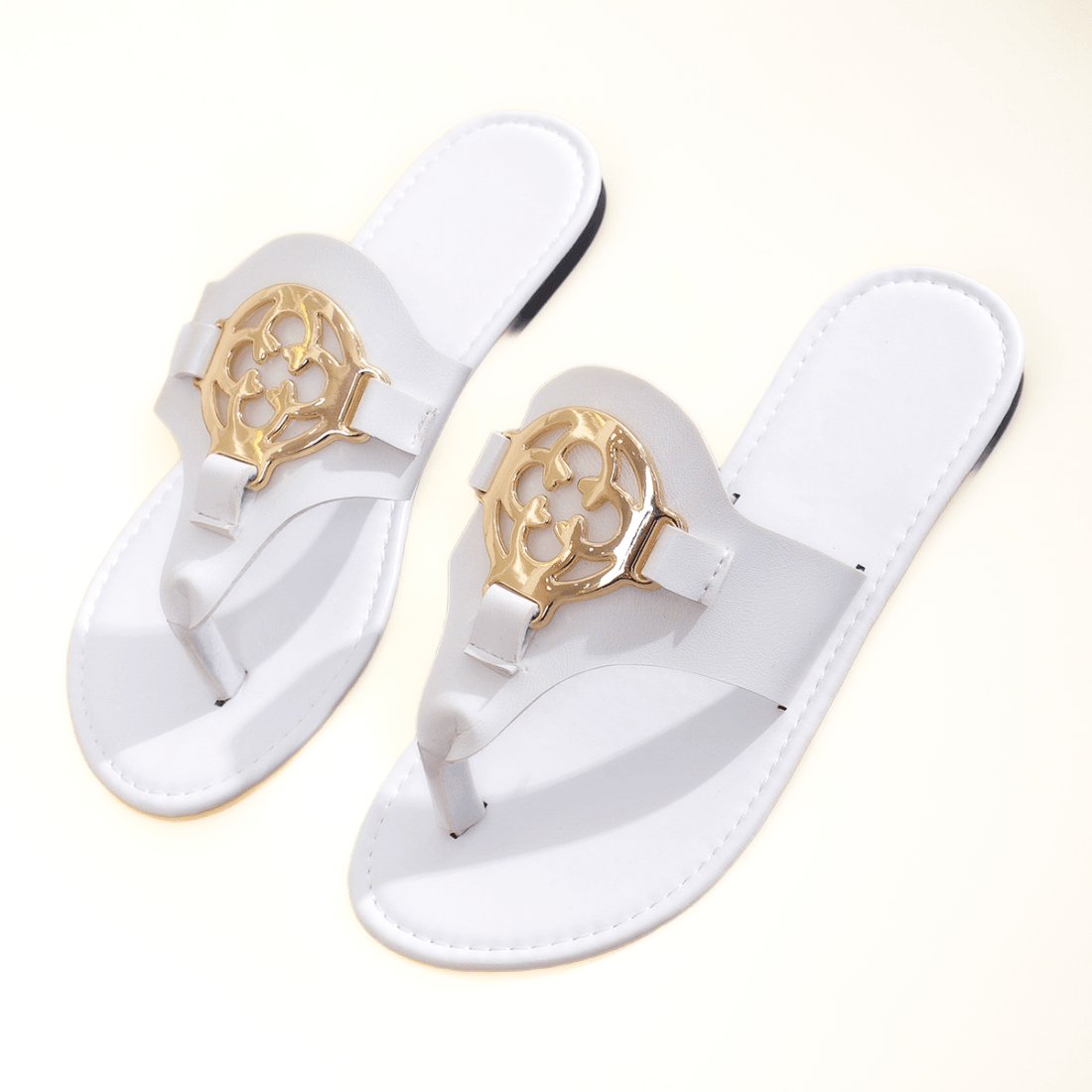 Sandália Aberta Confortável Design Moderno com Detalhe Dourado desconto de outono - carminito