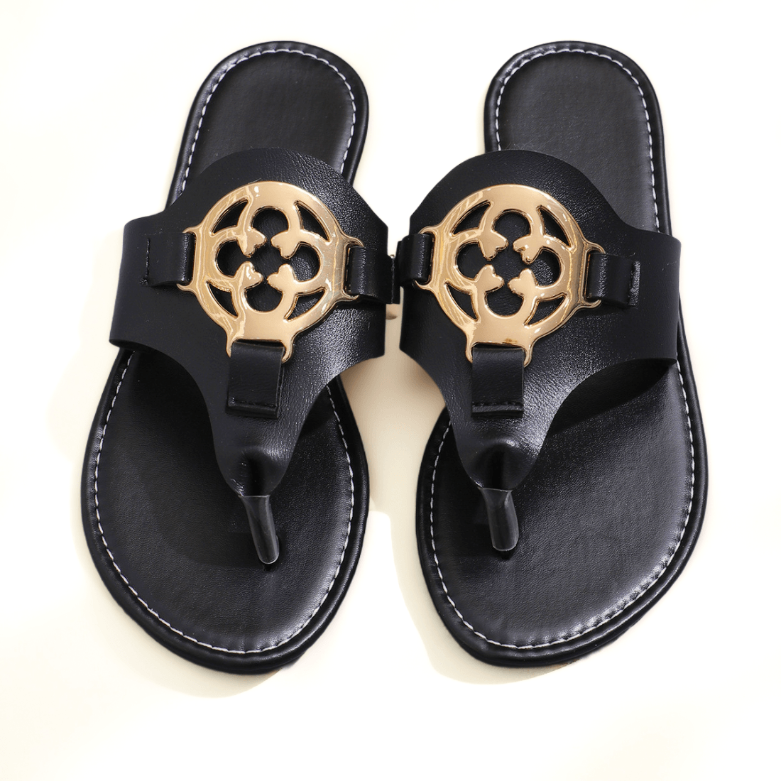 Sandália Aberta Confortável Design Moderno com Detalhe Dourado desconto de outono - carminito