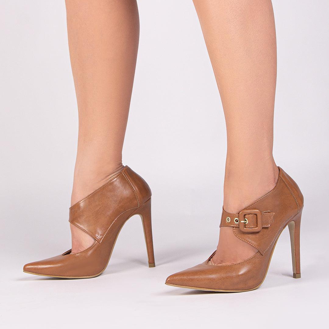 Scarpin Napa Caramelo com Fivela desconto de outono - carminito