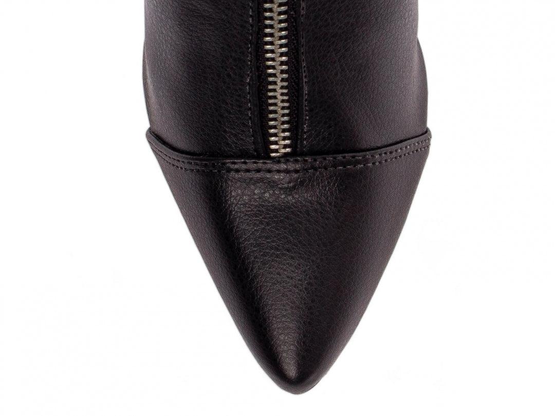 Bota Negra Bico Fino Cano Médio com Fivela Simples - #carminito#