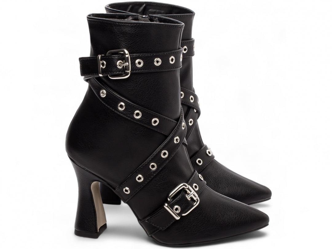 Bota Negra Bico Fino Cano Médio com Fivela - #carminito#