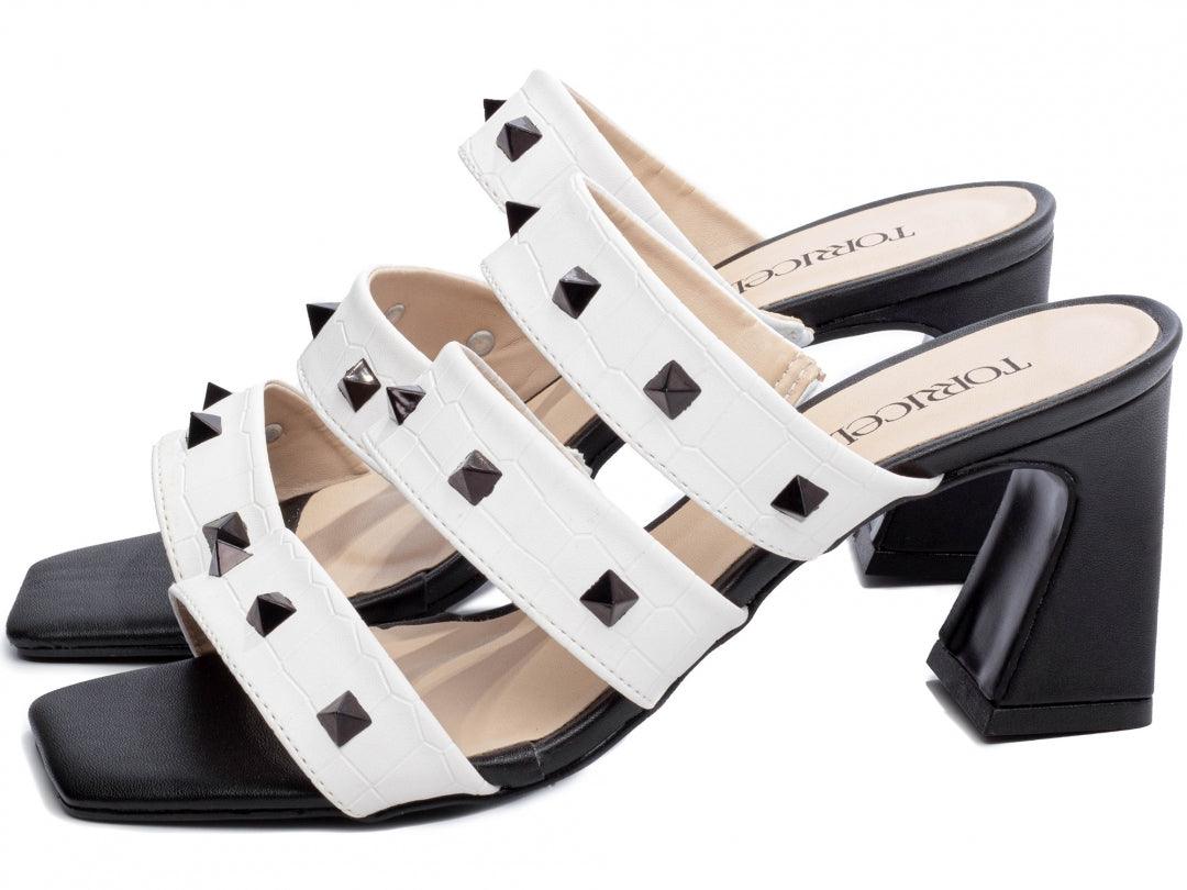 Sandália Napa Croco Branco com Pirâmides - #carminito#