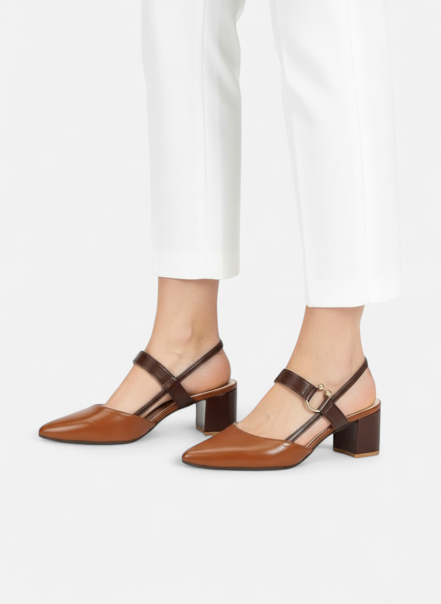 Scarpin Slingback Bico Fino Salto Bloco Tira Couro Metal