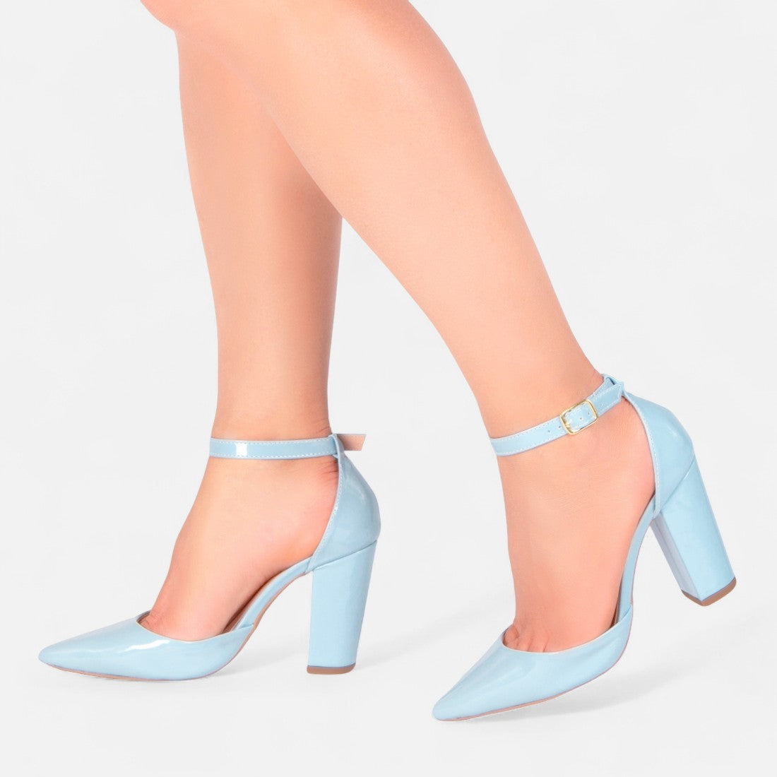 Scarpin Verniz Caramelo com Fivela Dourada