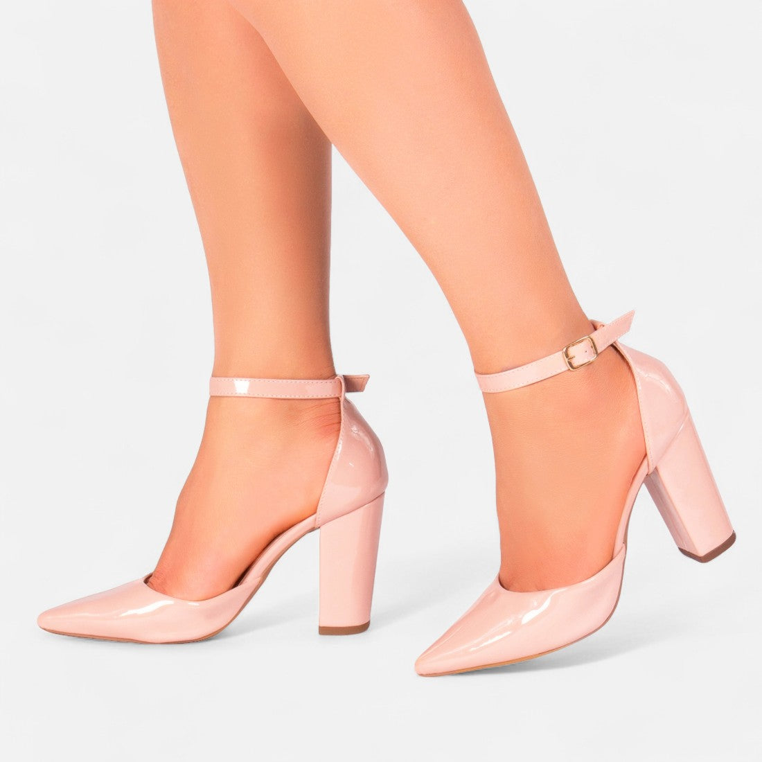 Scarpin Verniz Caramelo com Fivela Dourada
