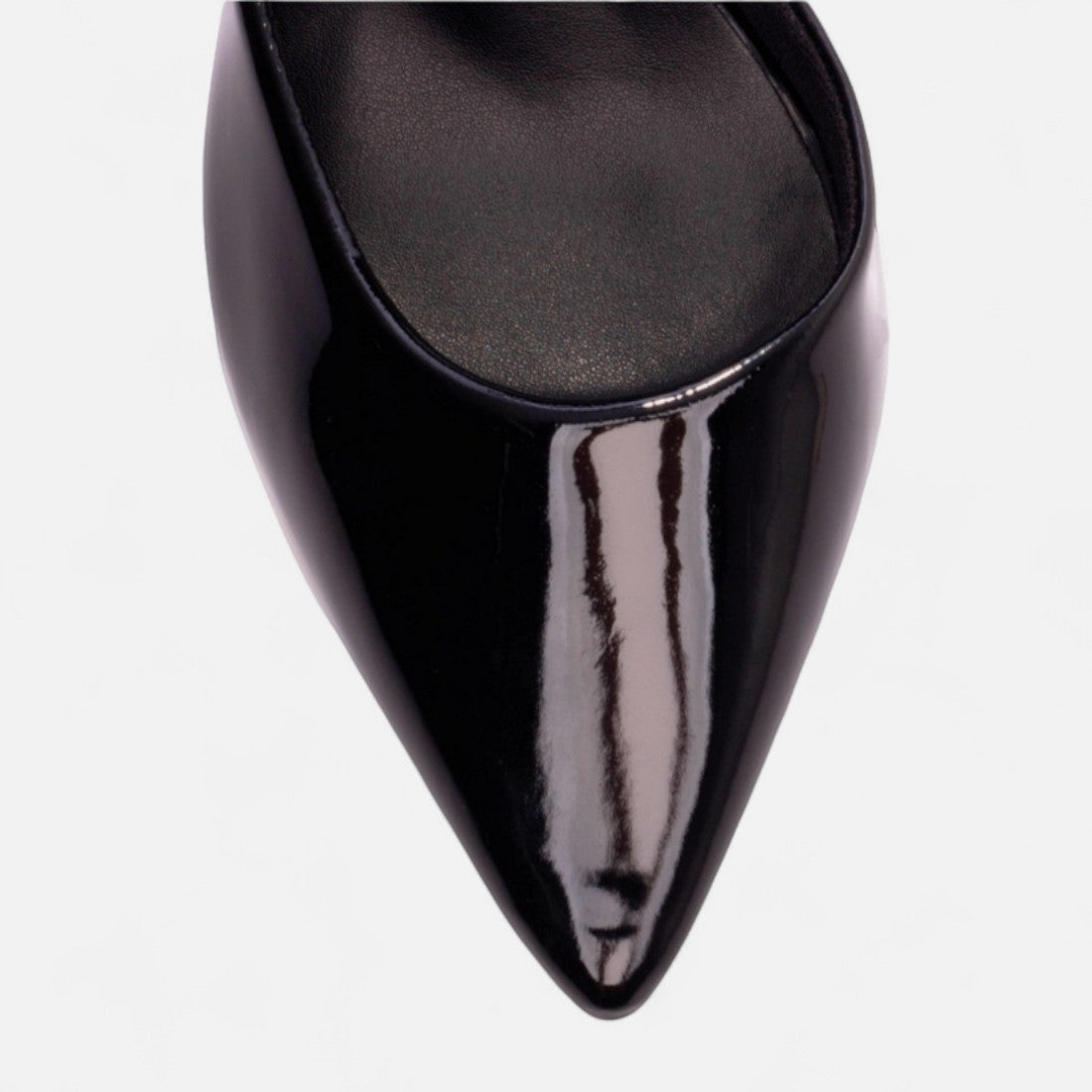 Scarpin Verniz Caramelo com Fivela Dourada