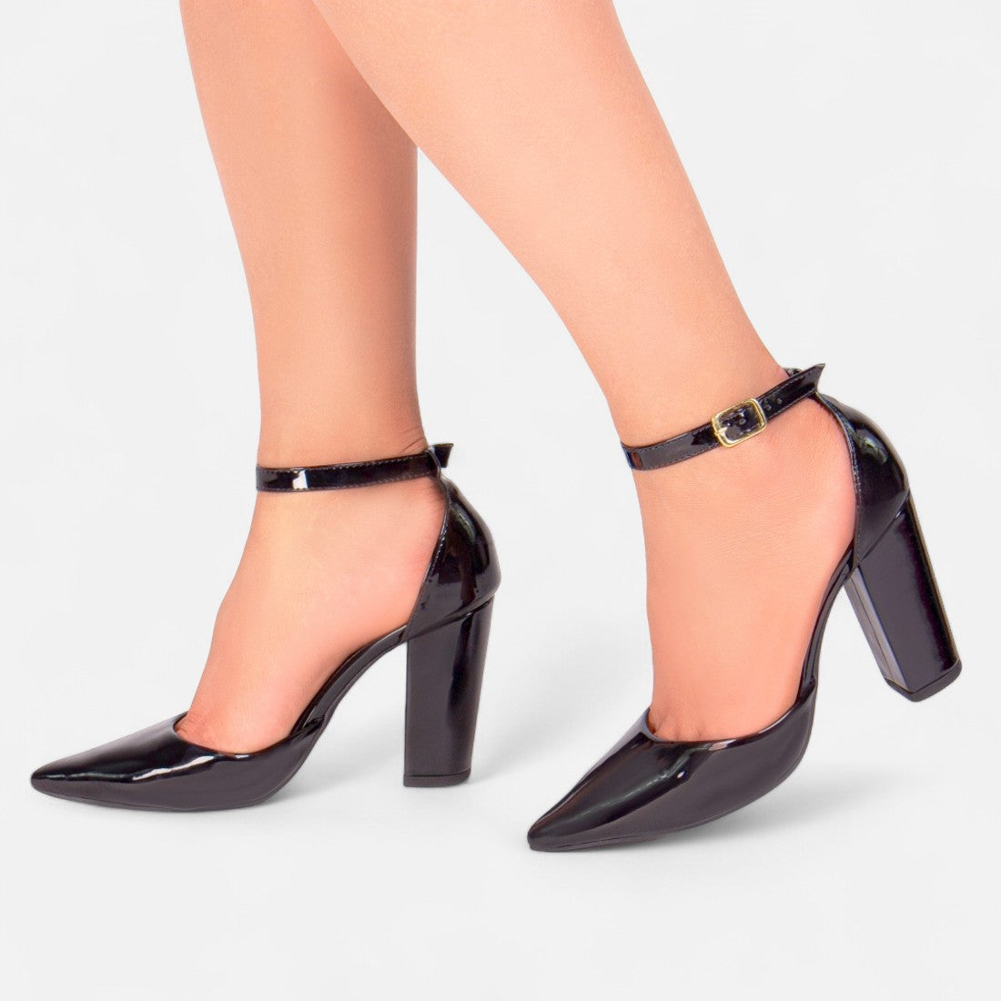 Scarpin Verniz Caramelo com Fivela Dourada