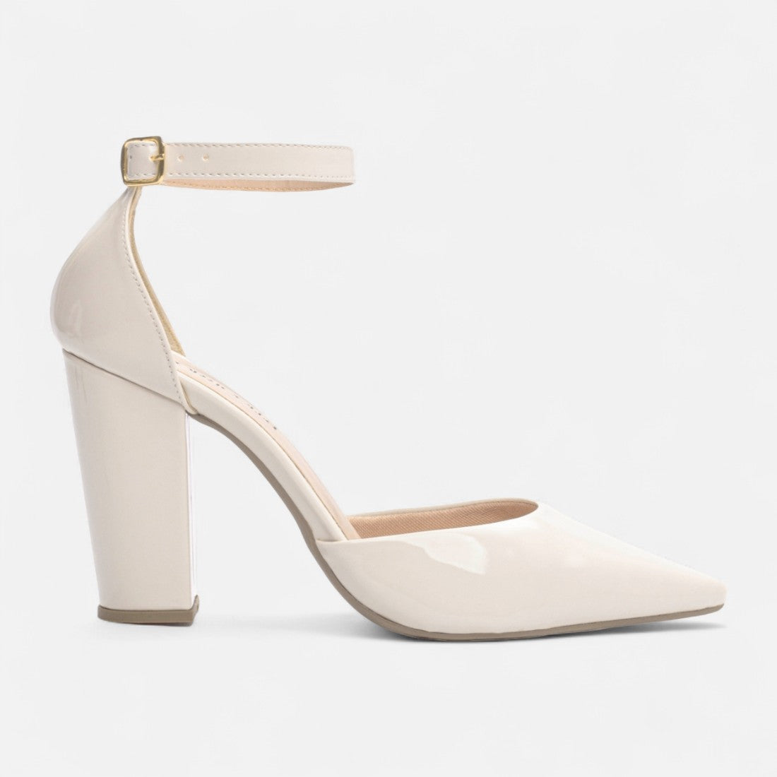 Scarpin Verniz Caramelo com Fivela Dourada