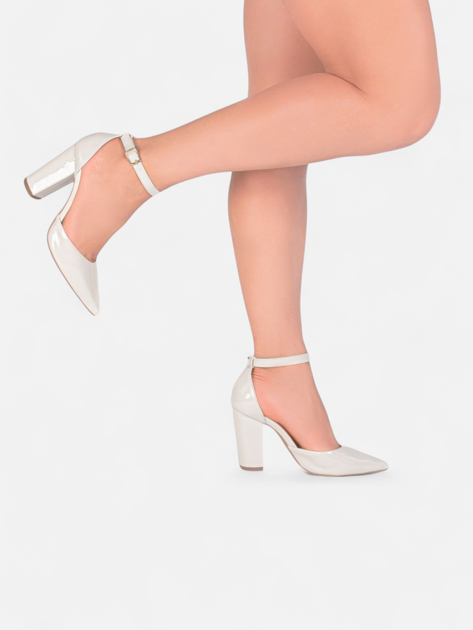 Scarpin Verniz Caramelo com Fivela Dourada