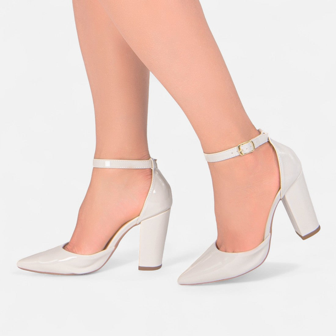 Scarpin Verniz Caramelo com Fivela Dourada