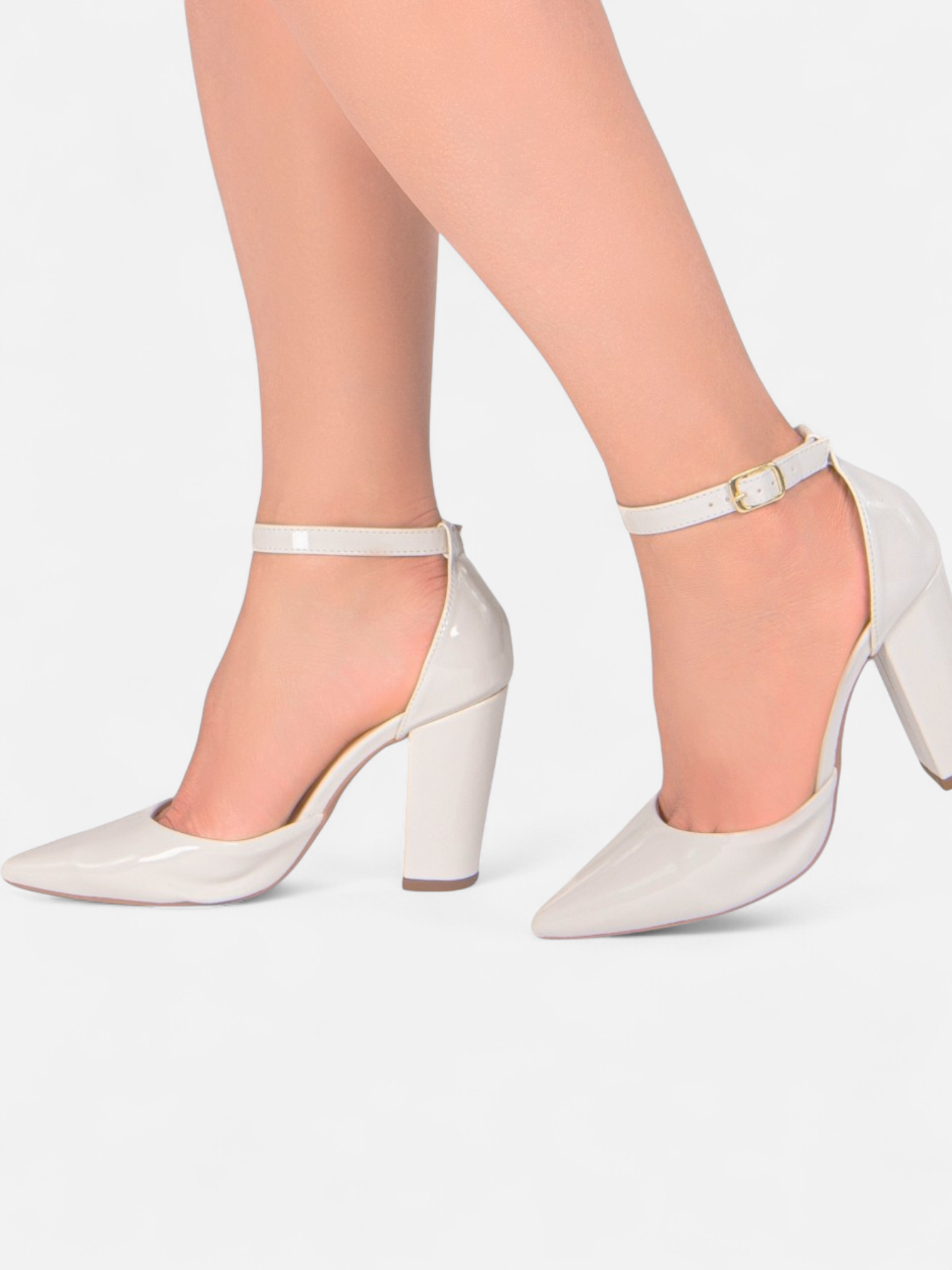 Scarpin Verniz Caramelo com Fivela Dourada