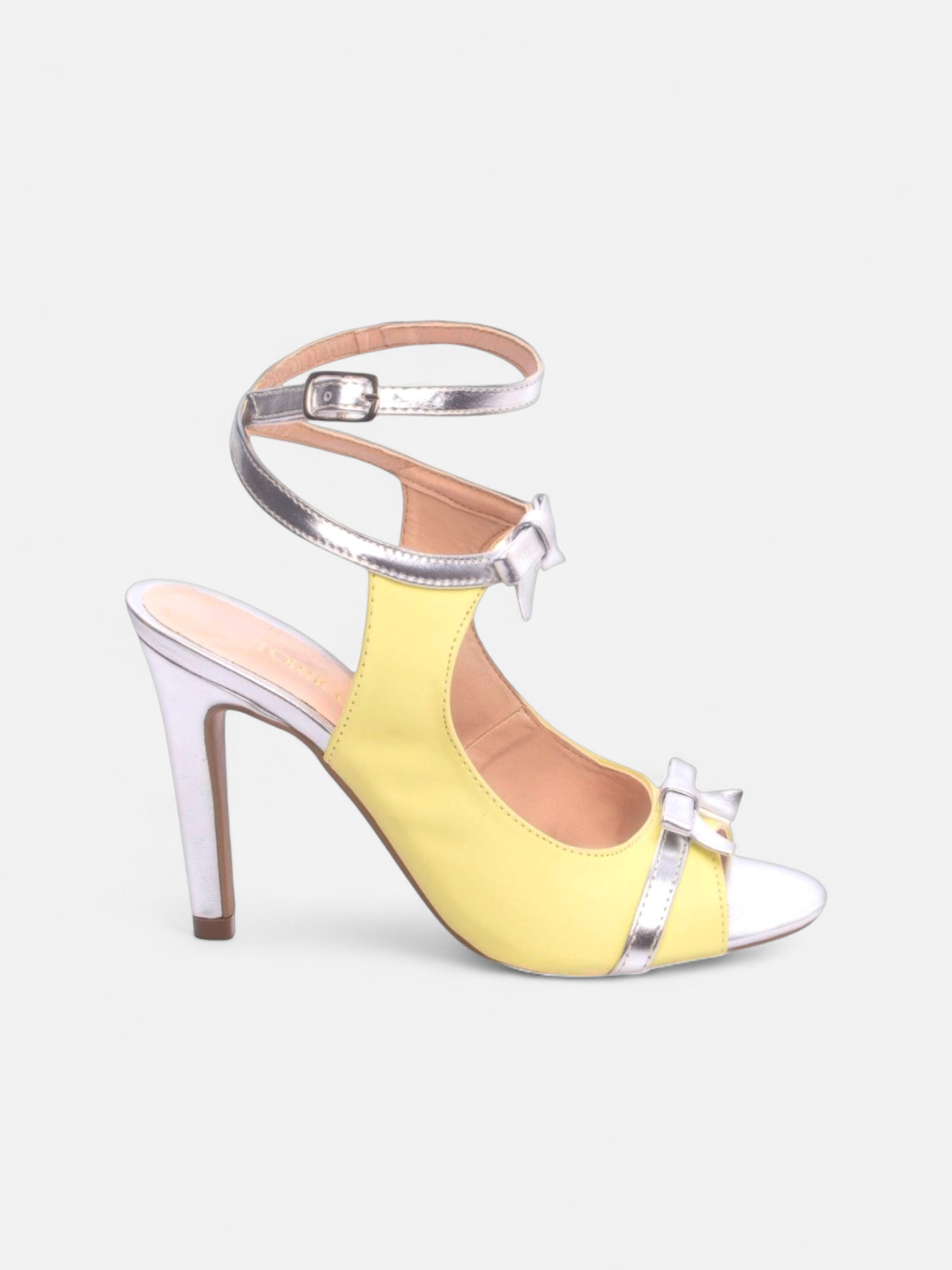 Sandália Salto Fino com Laço Metalizado em Prata