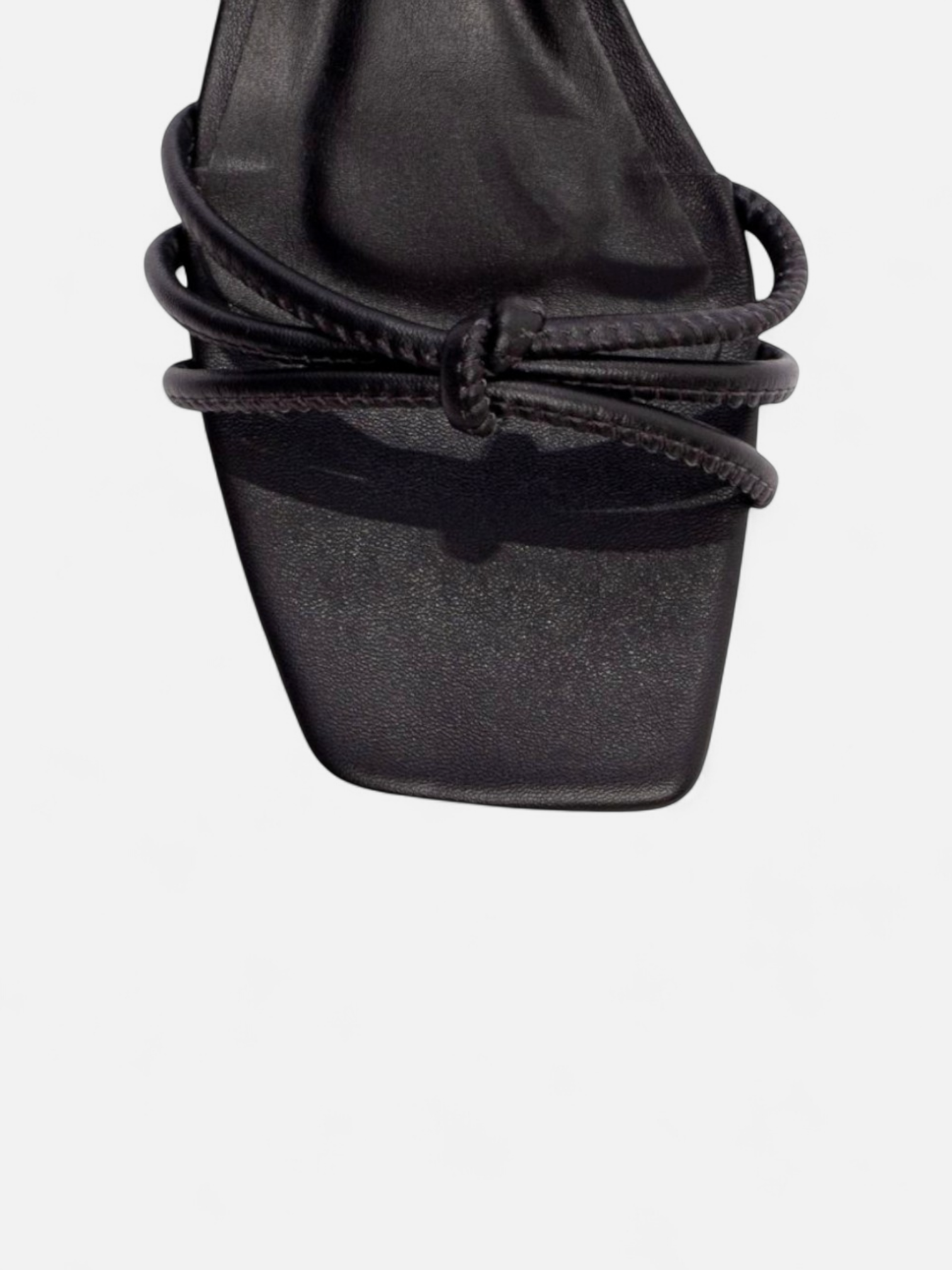 Sandália Salto Grosso Bloco com Cordão Off White e Tiras Coloridas