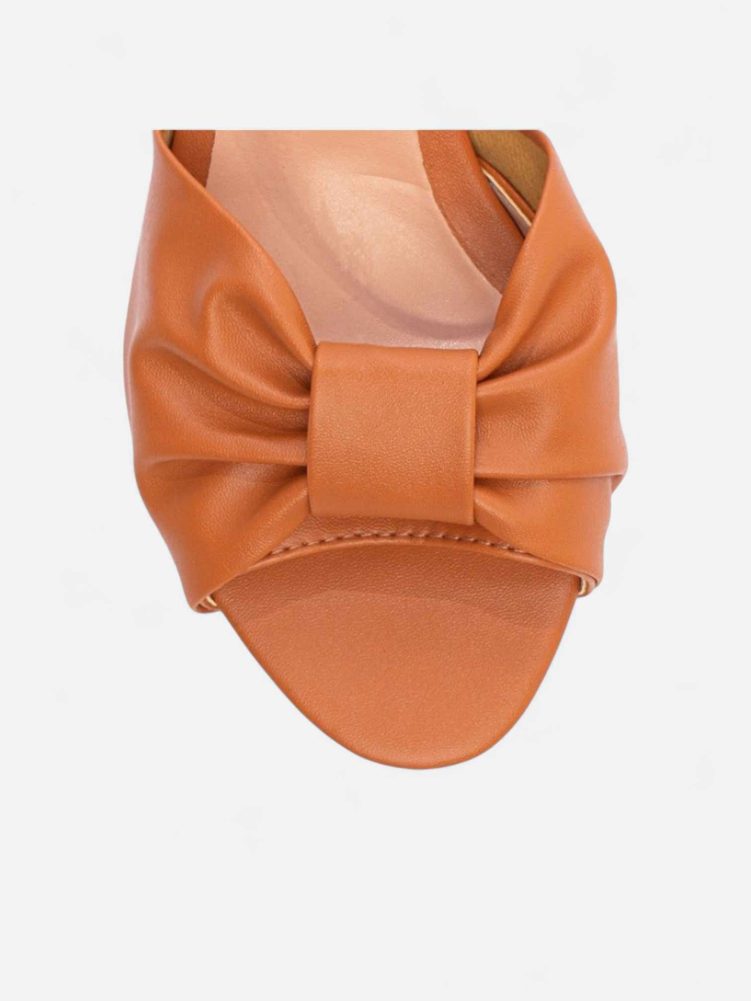 Sandália Salto Grosso Bloco com Tiras Cruzadas Laço Fivela e Dourada