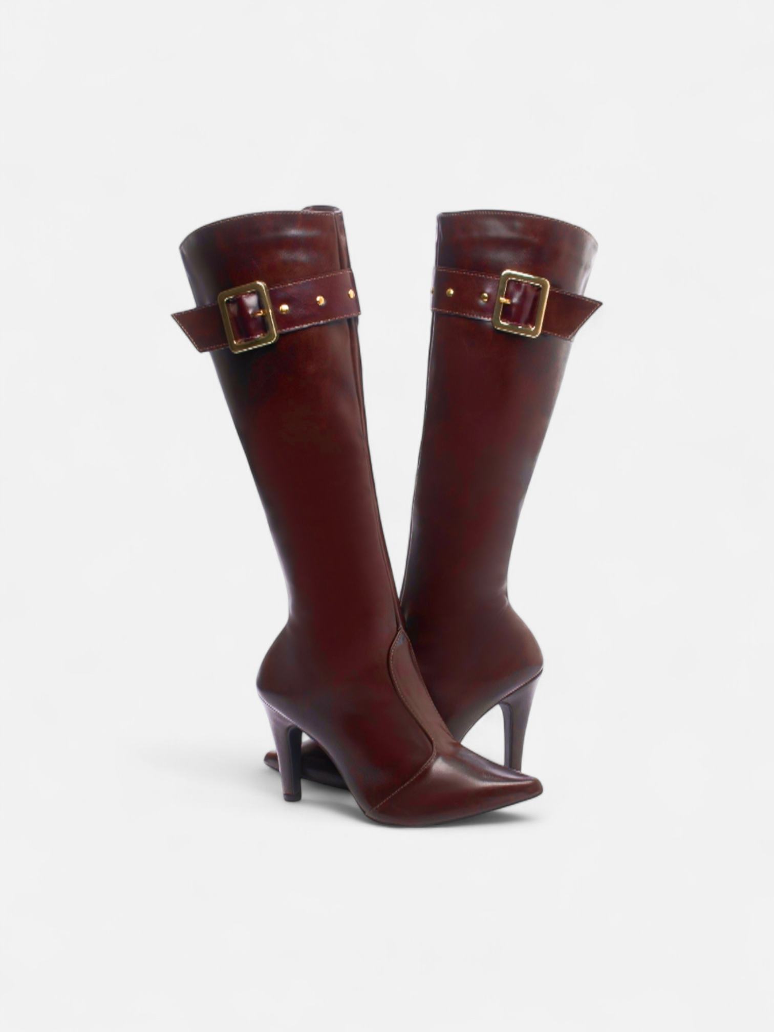Bota Bico Fino Detalhe Fivelas
