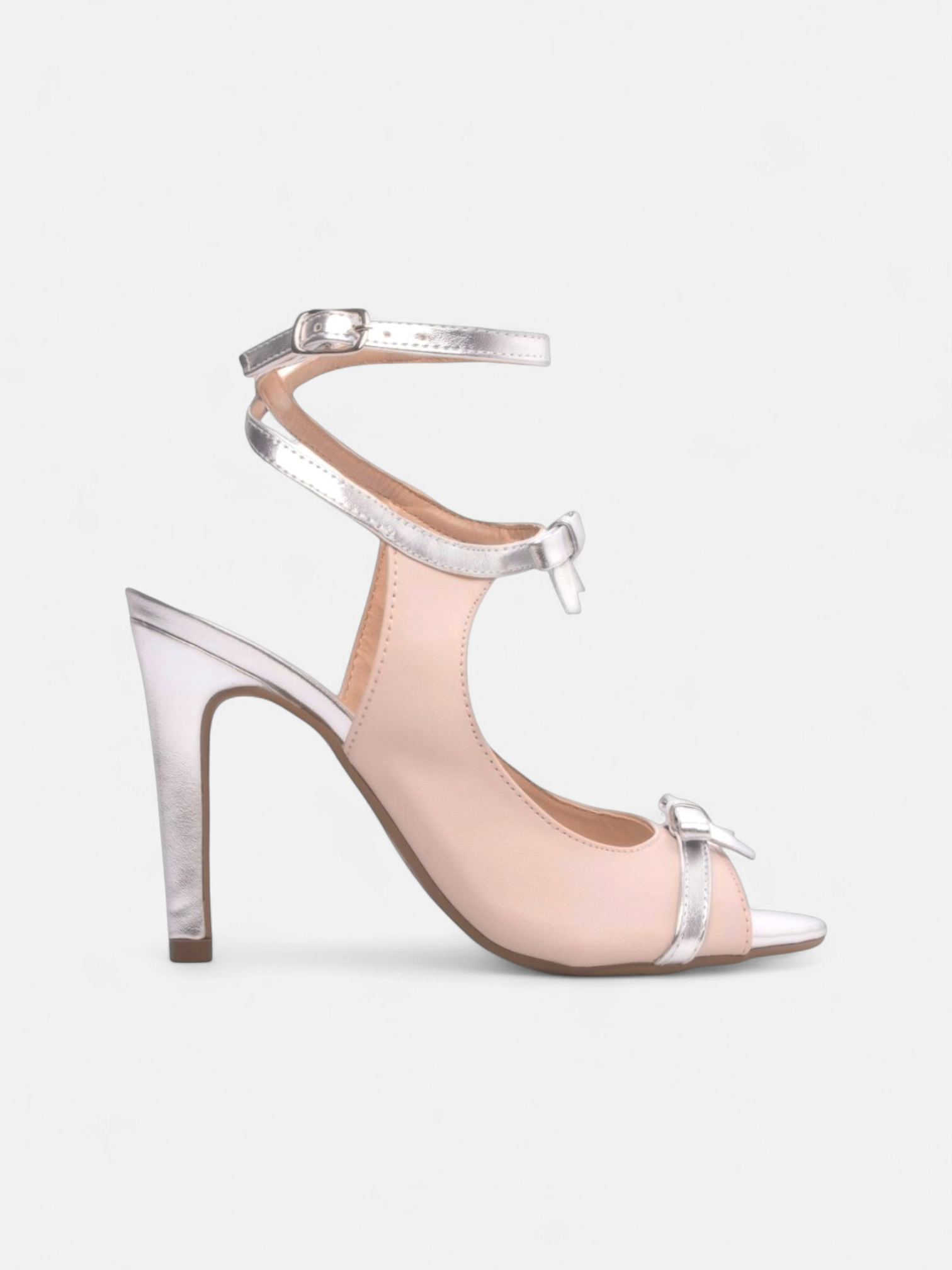 Sandália Salto Fino com Laço Metalizado em Prata