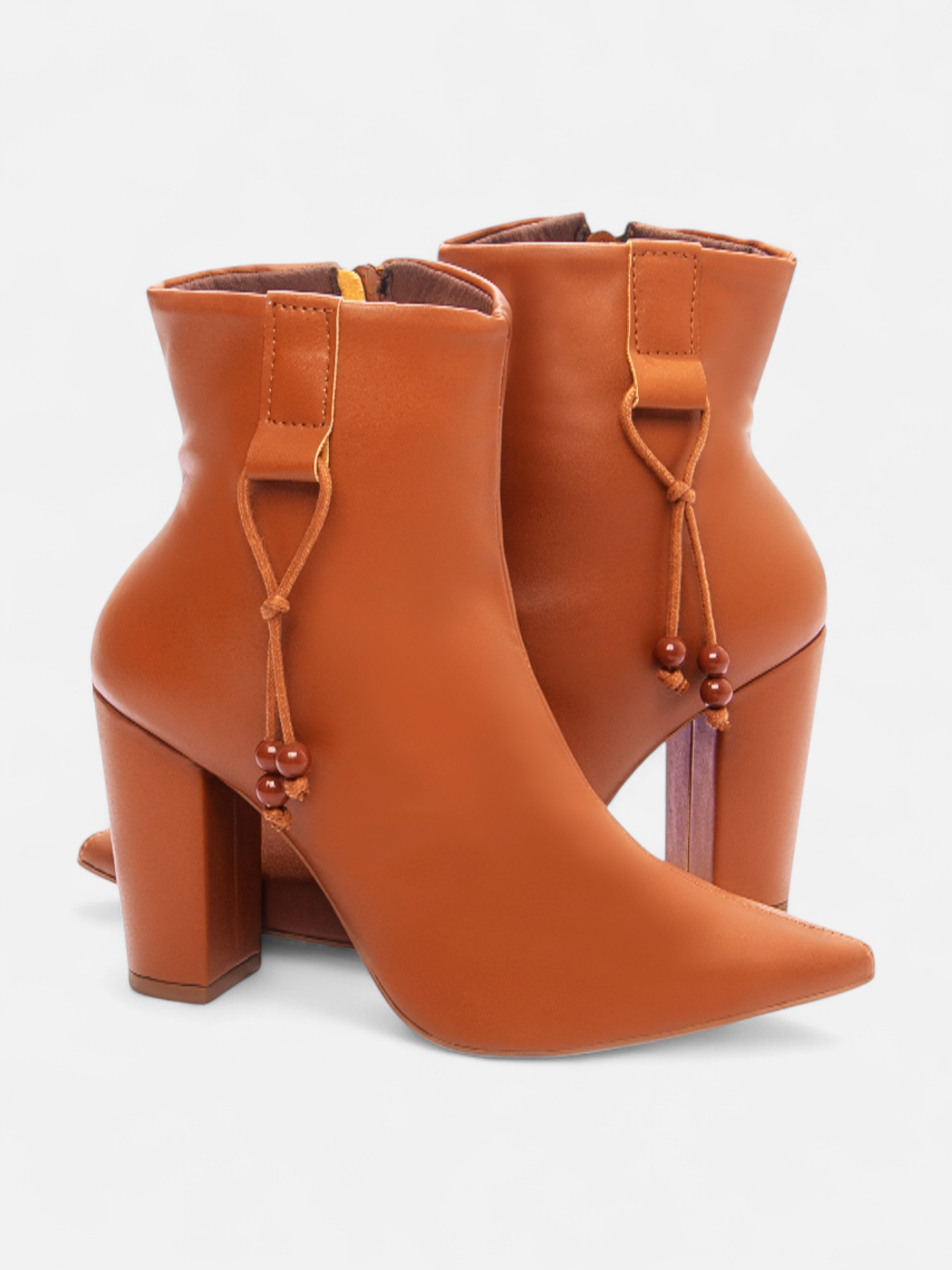 Bota Cano Curto Salto Bloco Detalhe Cordão