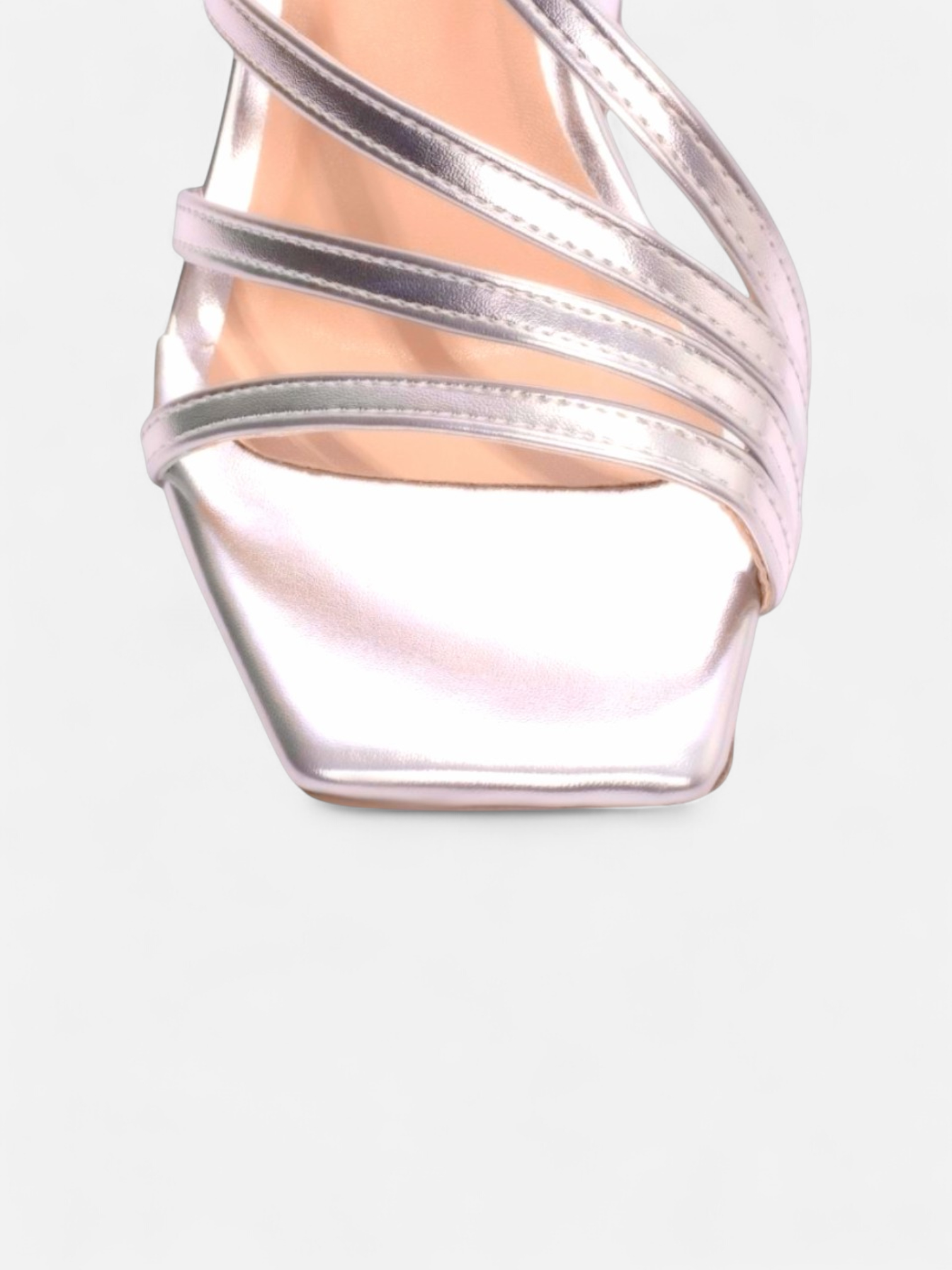 Sandália Salto Grosso Bloco com Tiras Finas Metalizado