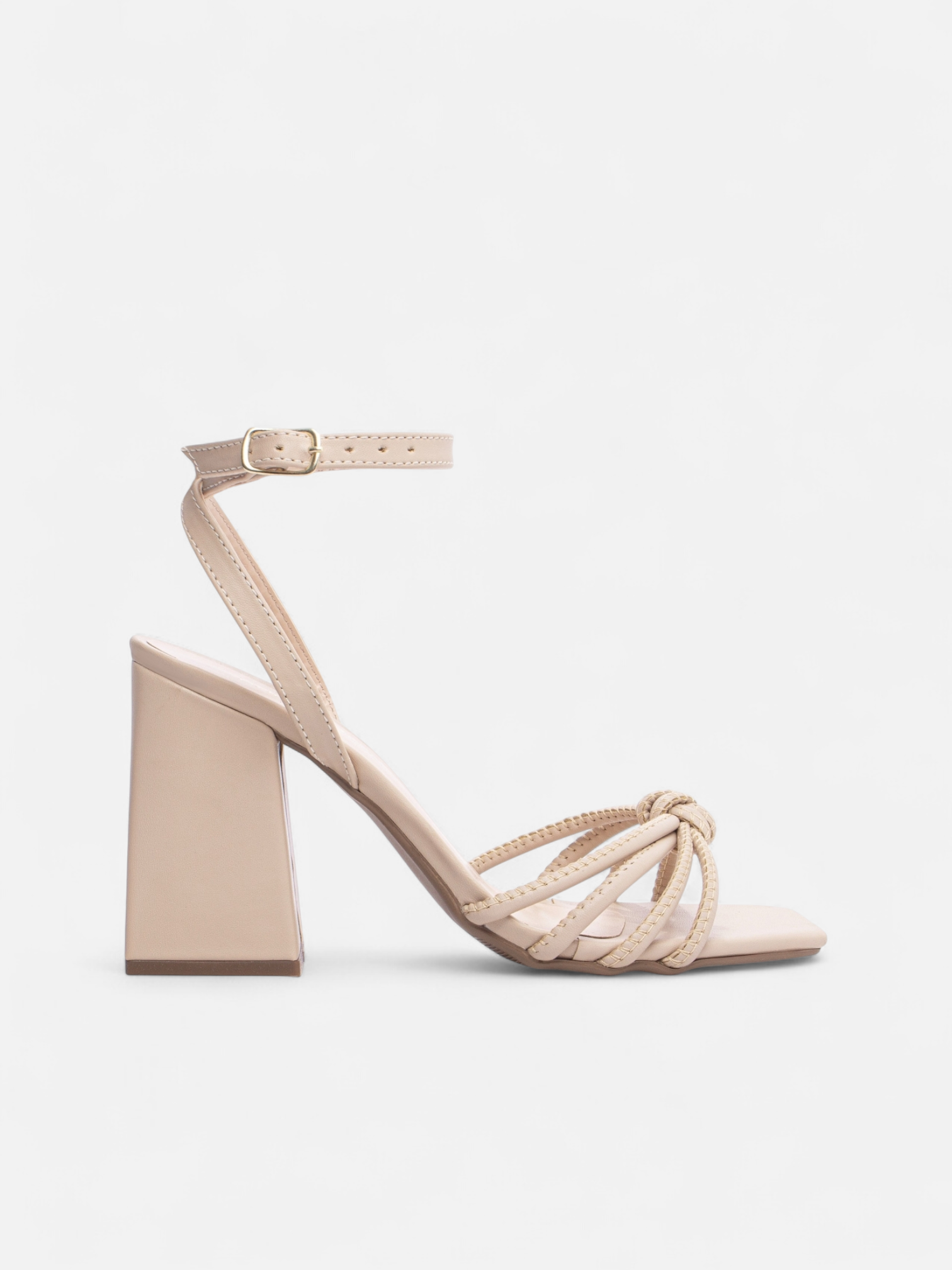 Sandália Salto Grosso Bloco com Fivela Dourada e Tiras Torcidas