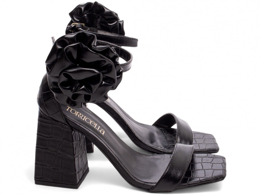 Sandália Salto Grosso Bloco com Flor Removível e Detalhes em Croco e Fivela Dourada